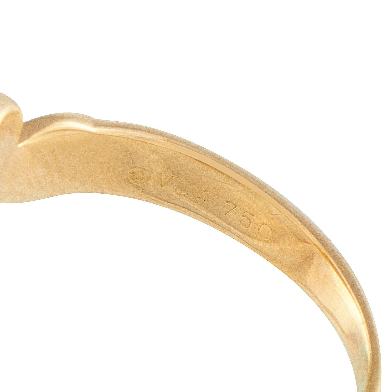 Van Cleef & Arpels 18K Yellow Gold Coral Flower Ring #5043 Pour femmes en vente