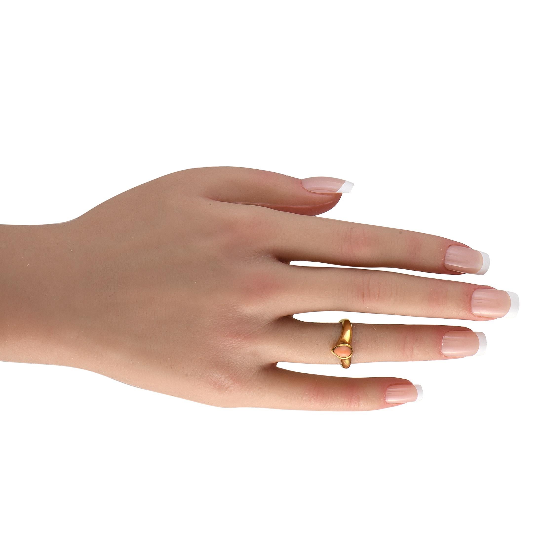 Taille mixte Van Cleef & Arpels Bague en or jaune 18 carats avec corail en vente