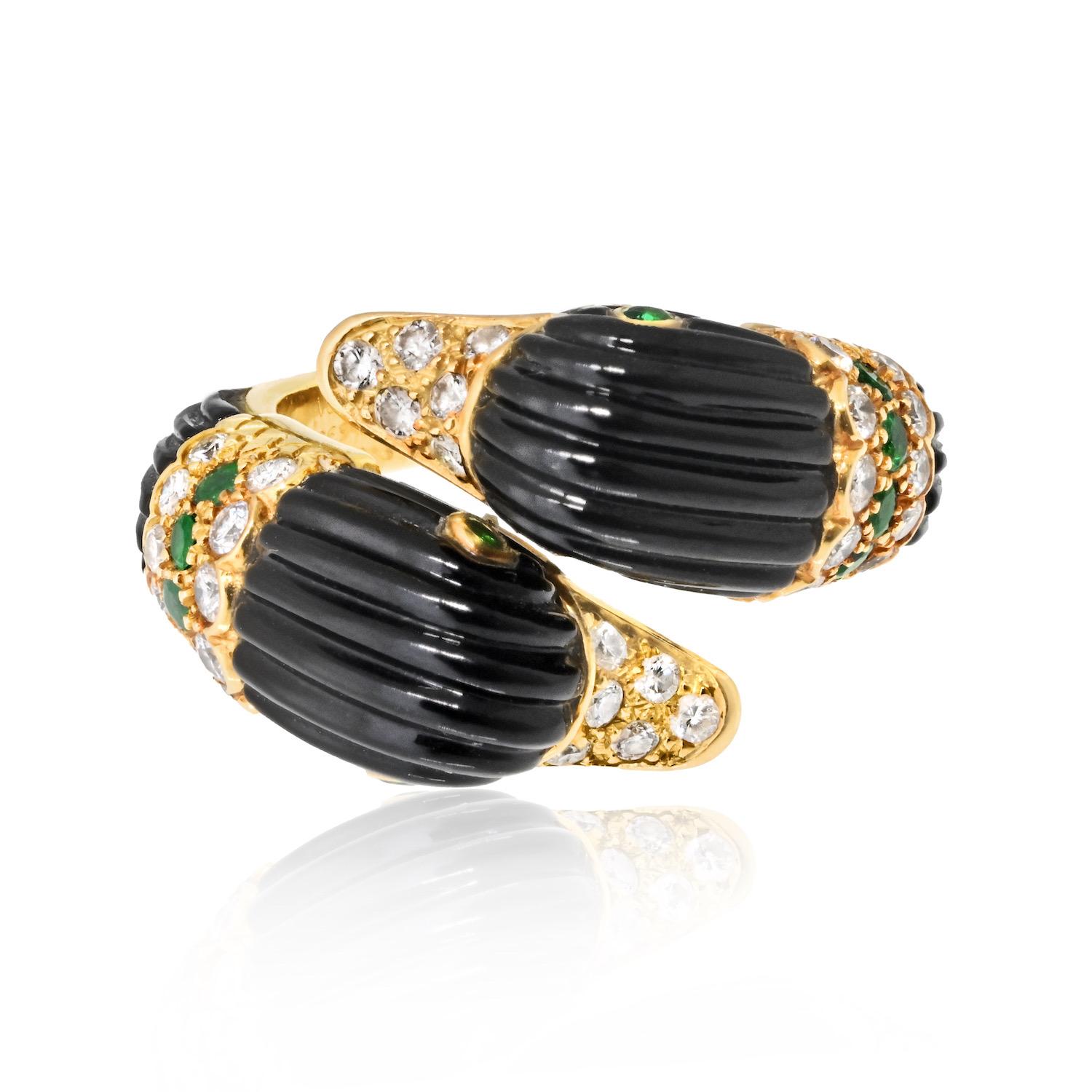 Anillo Van Cleef & Arpels de oro amarillo de 18 quilates con doble cabeza de pato cruzada Moderno en venta