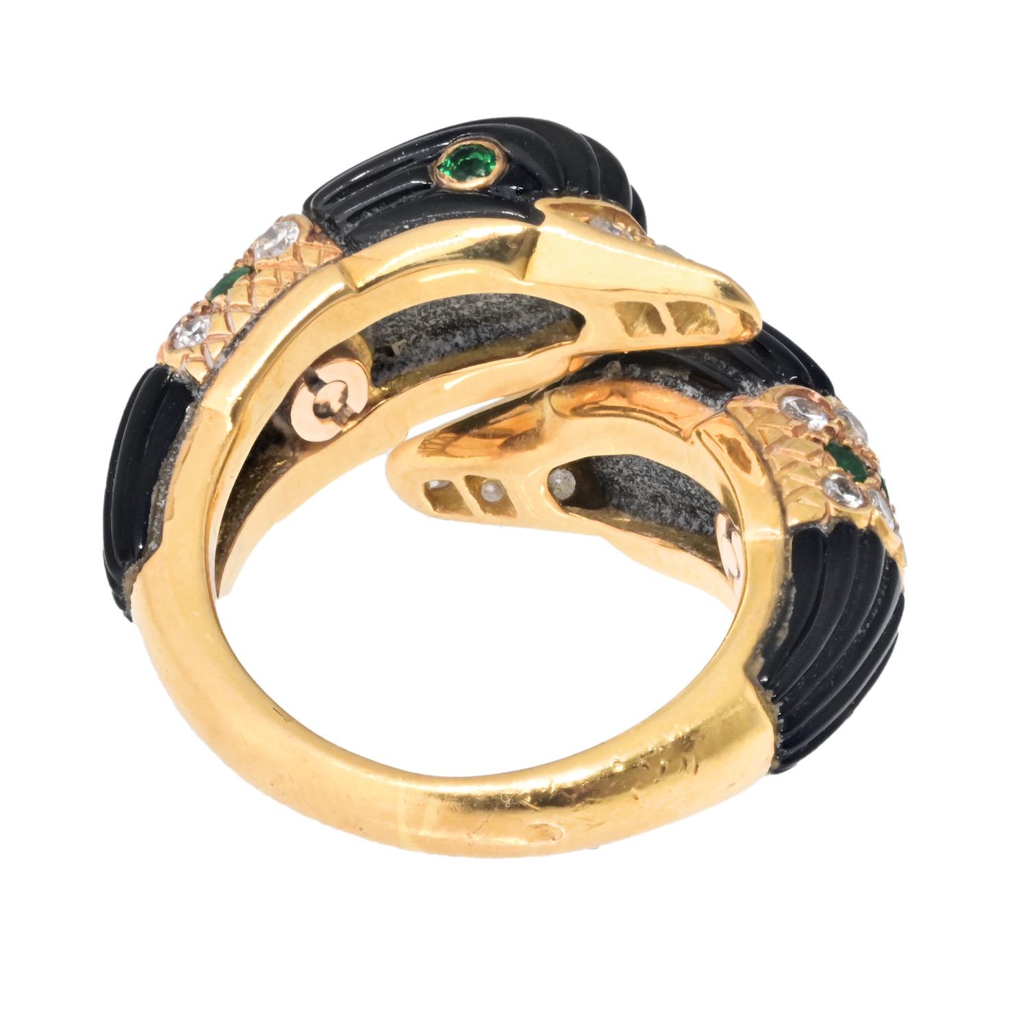 Anillo Van Cleef & Arpels de oro amarillo de 18 quilates con doble cabeza de pato cruzada en Excelente estado para la venta en New York, NY