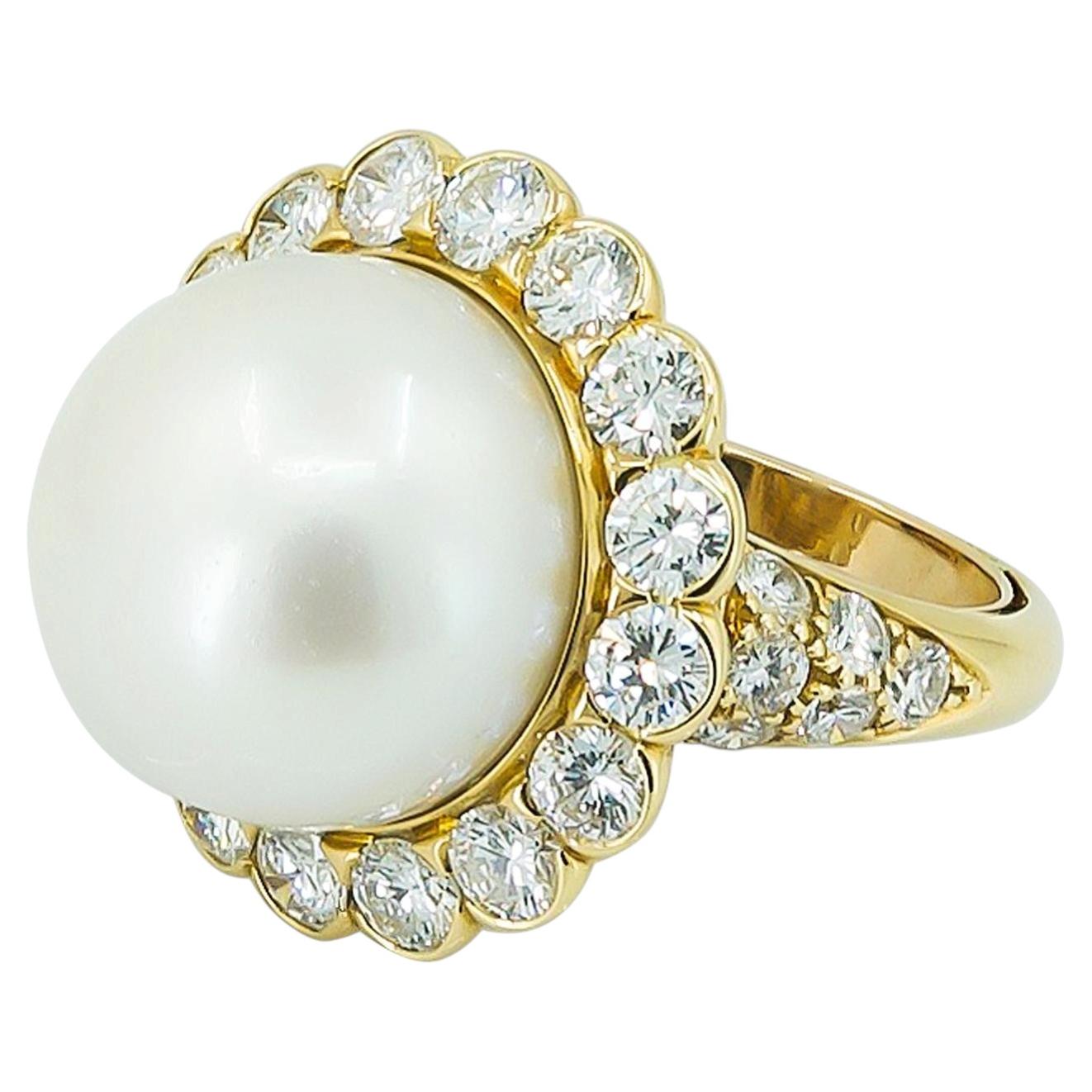 VAN CLEEF & ARPELS Ring aus 18K Gelbgold, Diamant und 16 MM Südseeperle