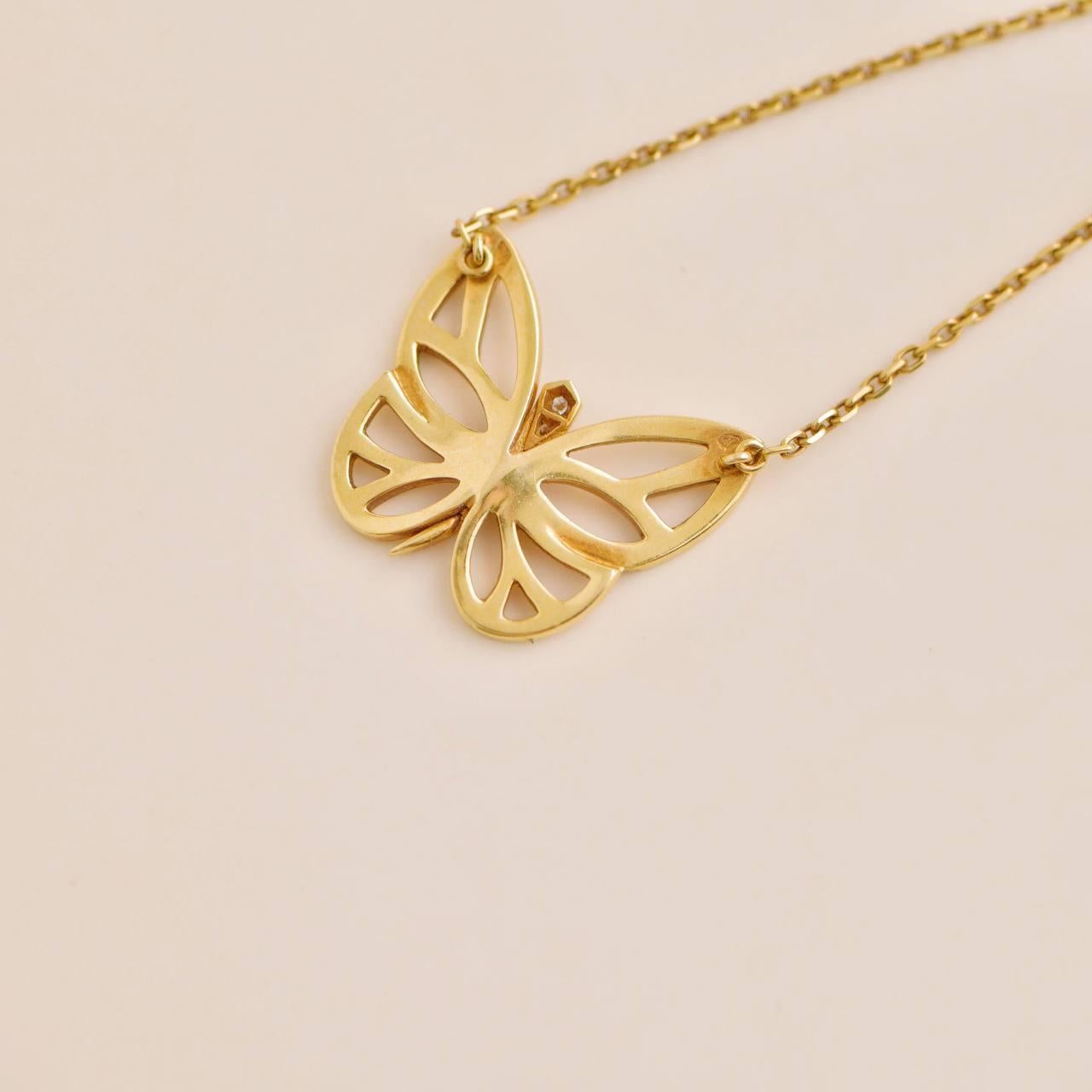 Van Cleef & Arpels 18K Yellow Gold Diamond Butterfly Pendant Necklace In Excellent Condition For Sale In Banbury, GB