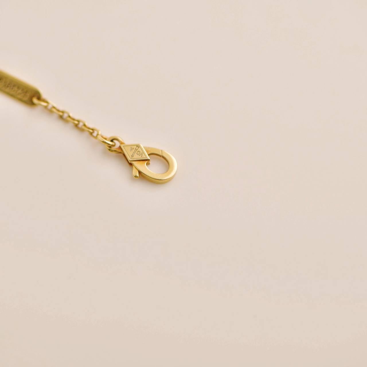 Van Cleef & Arpels Halskette mit Schmetterlingsanhänger, 18 Karat Gelbgold Diamant im Angebot 1