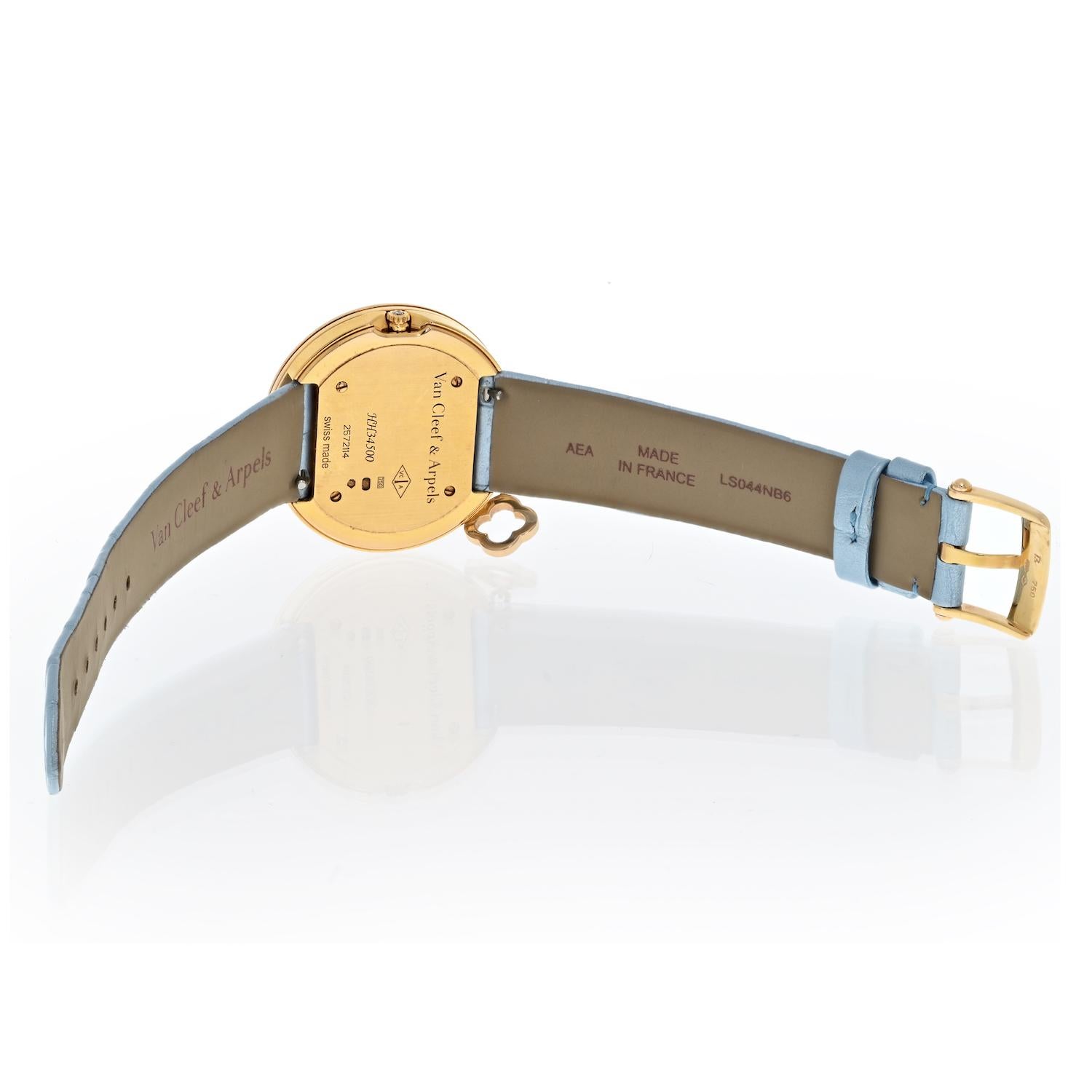 Van Cleef & Arpels: 18 Karat Gelbgold Uhr mit Diamant-Charm und blauem Alligatorleder im Angebot 2