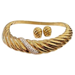 Collana e orecchini con collare in oro giallo 18 carati e diamanti di Van Cleef & Arpels