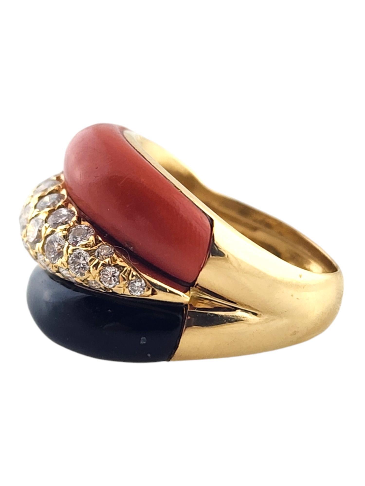 Moderne Van Cleef & Arpels, bague en or jaune 18 carats, diamant, corail et onyx, taille 6,25 #19219 en vente
