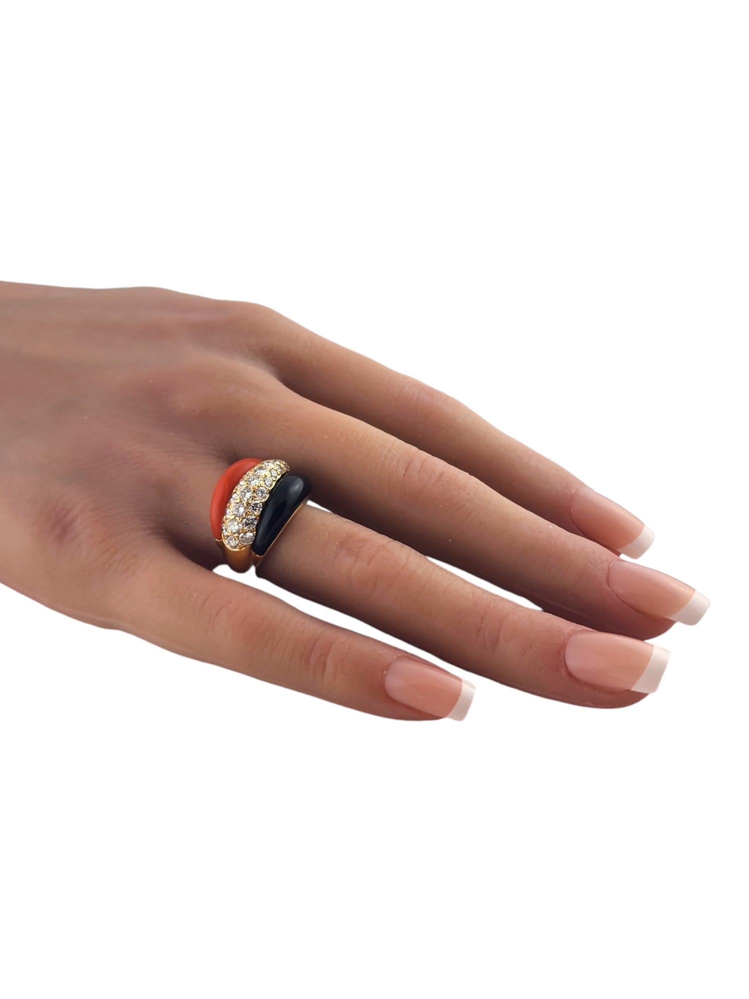 Van Cleef & Arpels, bague en or jaune 18 carats, diamant, corail et onyx, taille 6,25 #19219 en vente 3