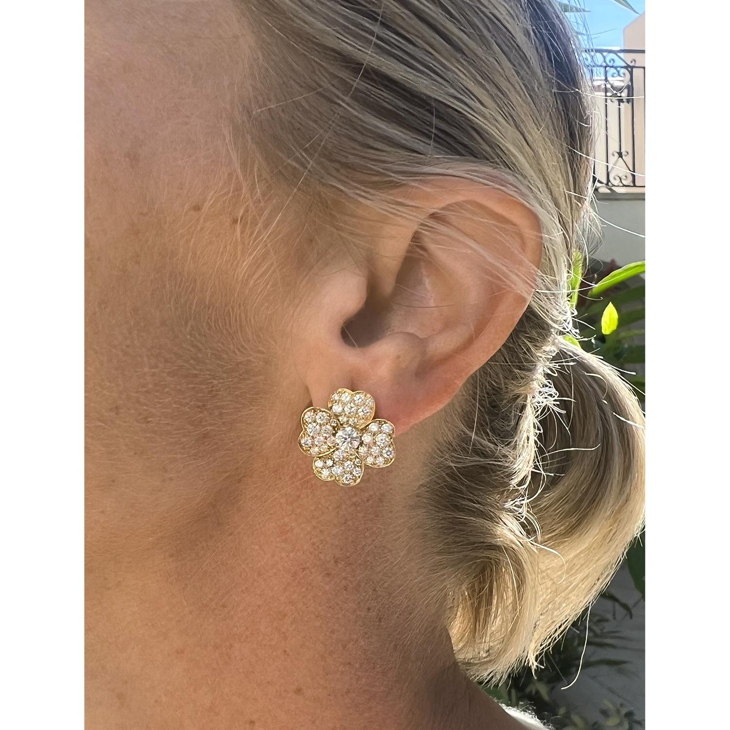 Van Cleef & Arpels 18k Yellow Gold Diamond Cosmos Earrings In Excellent Condition In Palm Beach, FL