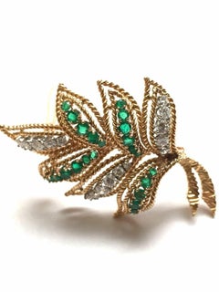 Van Cleef & Arpels 18 Karat Gold Diamond Emerald Leaf Brooch Pin, circa 1960s