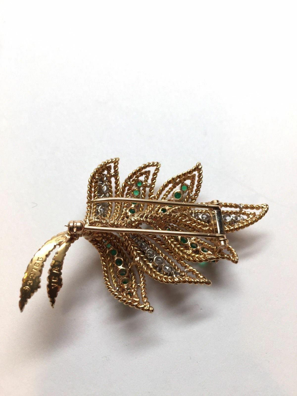 Van Cleef & Arpels 18 Karat Gold Diamond Emerald Leaf Brooch Pin, circa 1960s 1