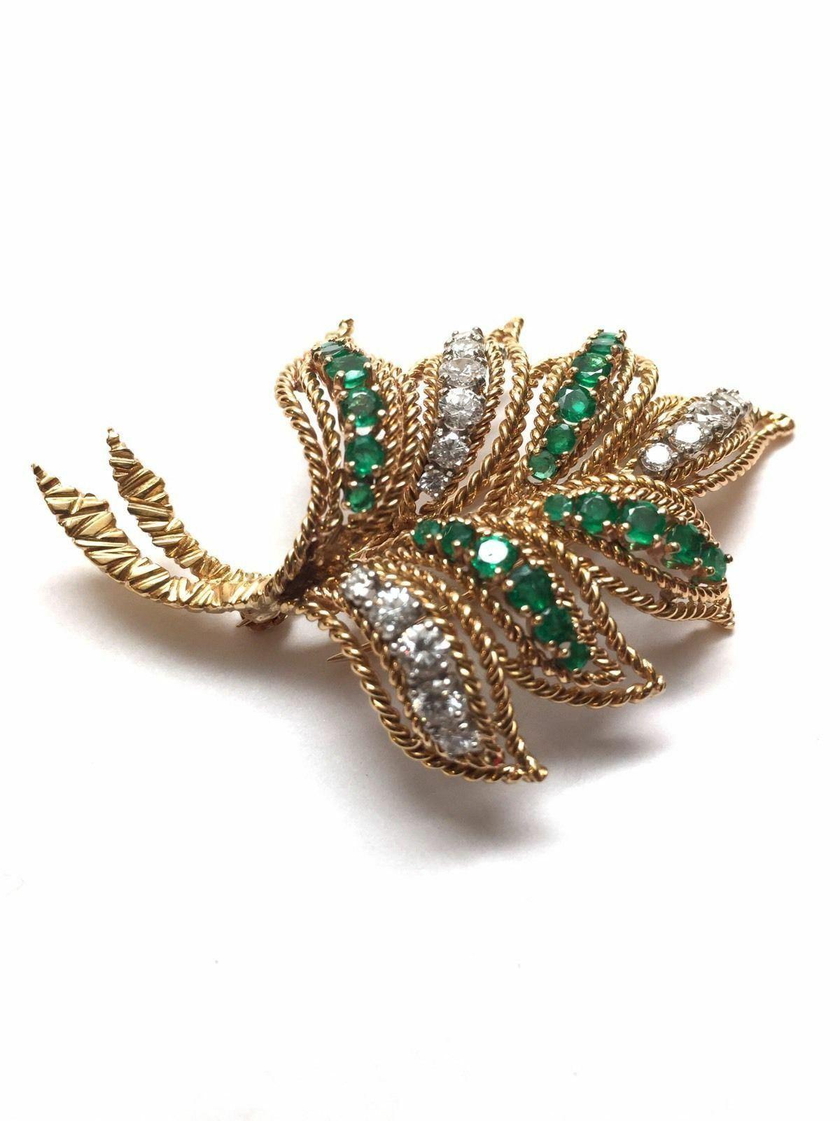 Van Cleef & Arpels 18 Karat Gold Diamond Emerald Leaf Brooch Pin, circa 1960s 4