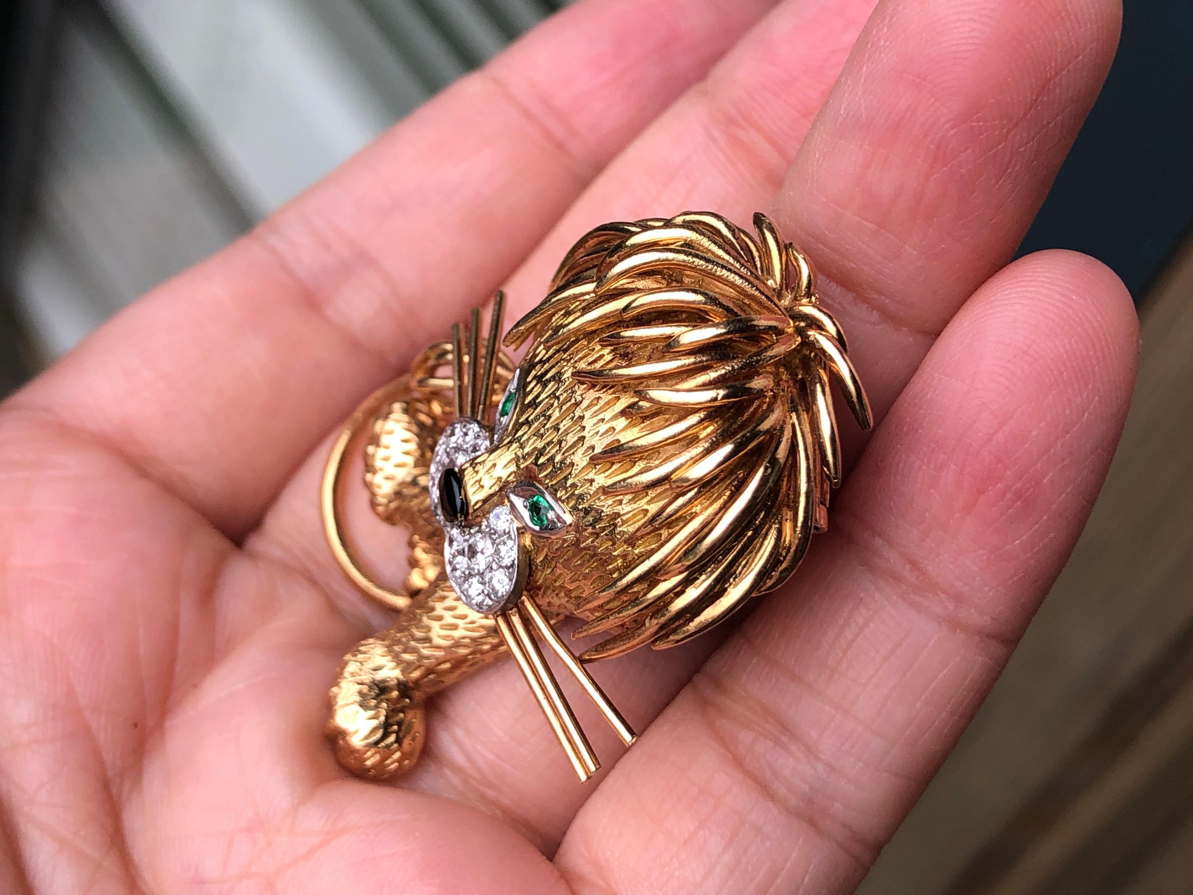 Van Cleef & Arpels 18 Karat Yellow Gold Diamond Emerald Lion Brooch In Excellent Condition In Banbury, GB