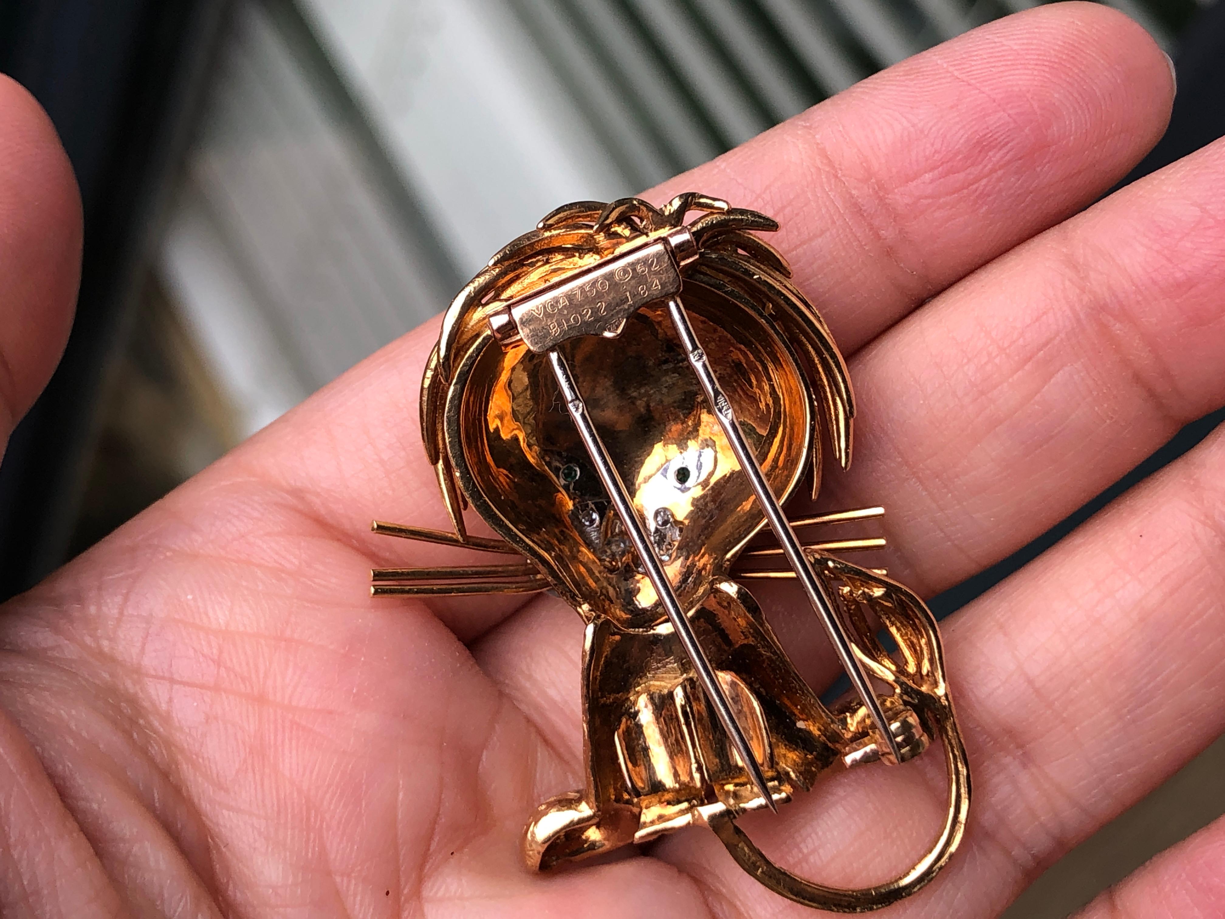 Women's or Men's Van Cleef & Arpels 18 Karat Yellow Gold Diamond Emerald Lion Brooch