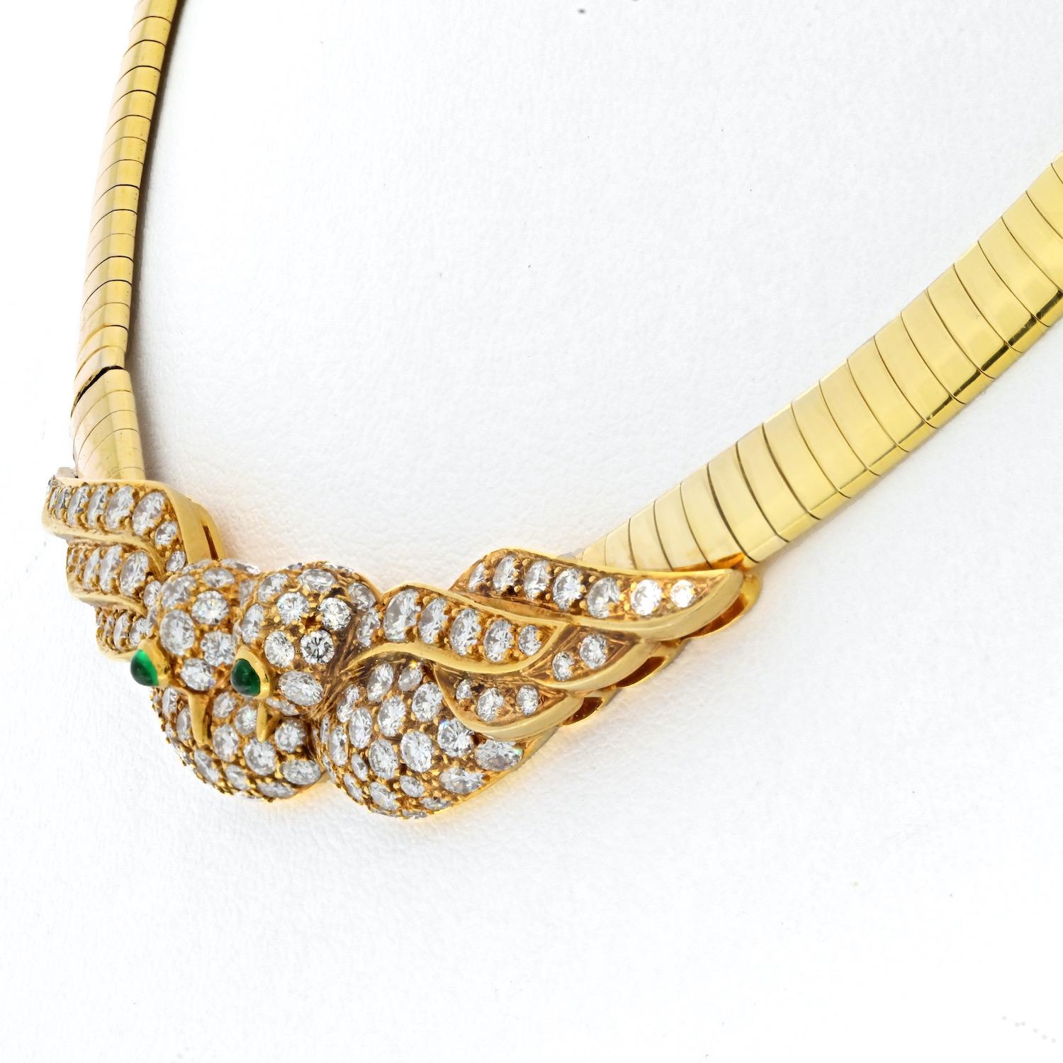 Modern Van Cleef & Arpels 18K Yellow Gold Diamond Love Birds Necklace For Sale