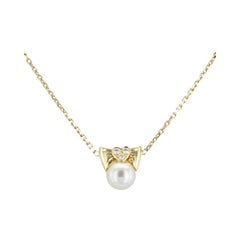 Van Cleef 
Arpels 18 Karat Yellow Gold Diamond Pearl Necklace 0.03 Carat