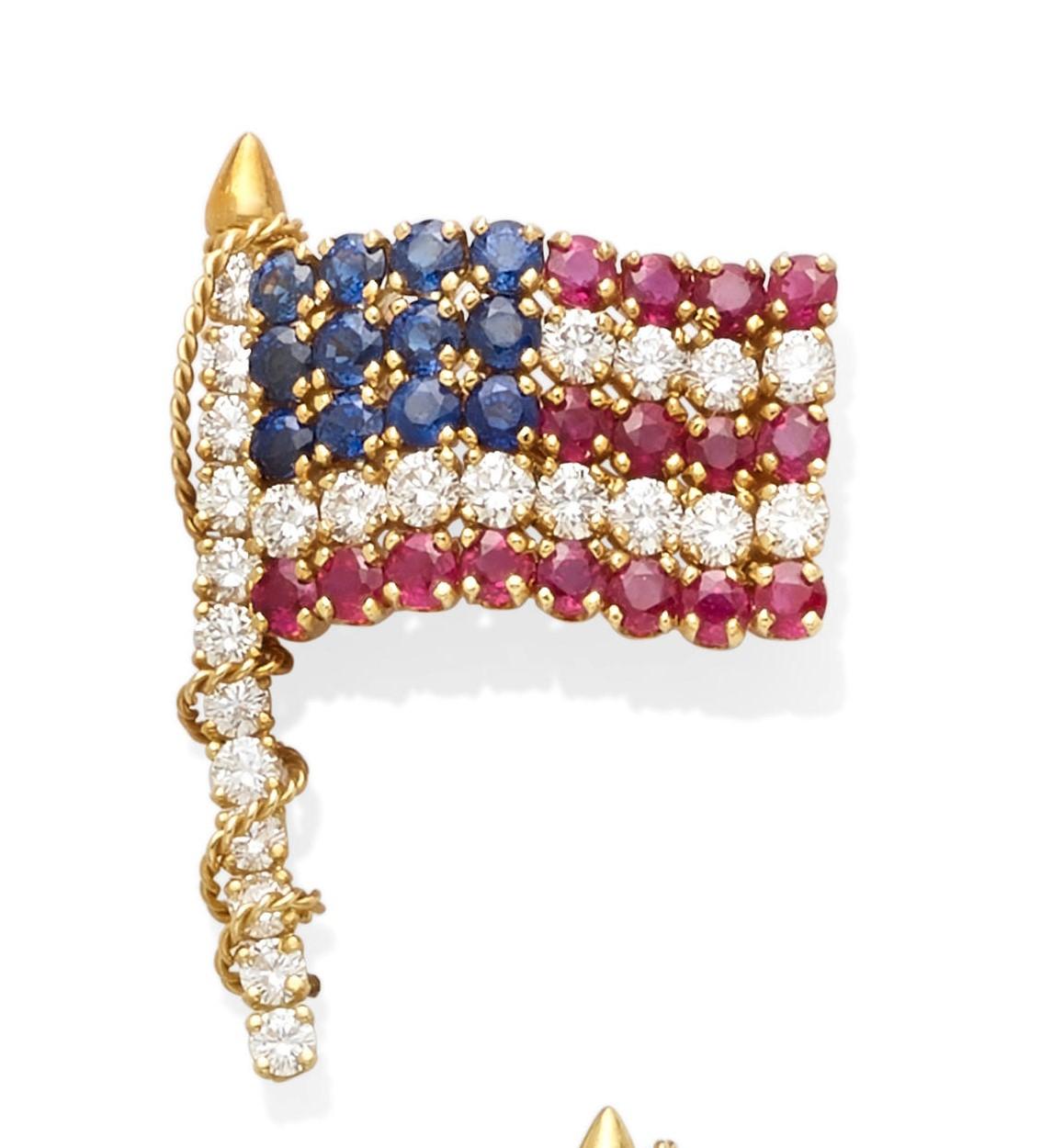 Magnifique broche vintage Van Cleef avec drapeau américain
Longueur totale = 33 mm
Largeur totale = 23 mm
Masse totale = 6.5 grammes
Whiting : diamants blancs, saphirs et rubis sertis en pavé dans une monture à l'effigie du drapeau
