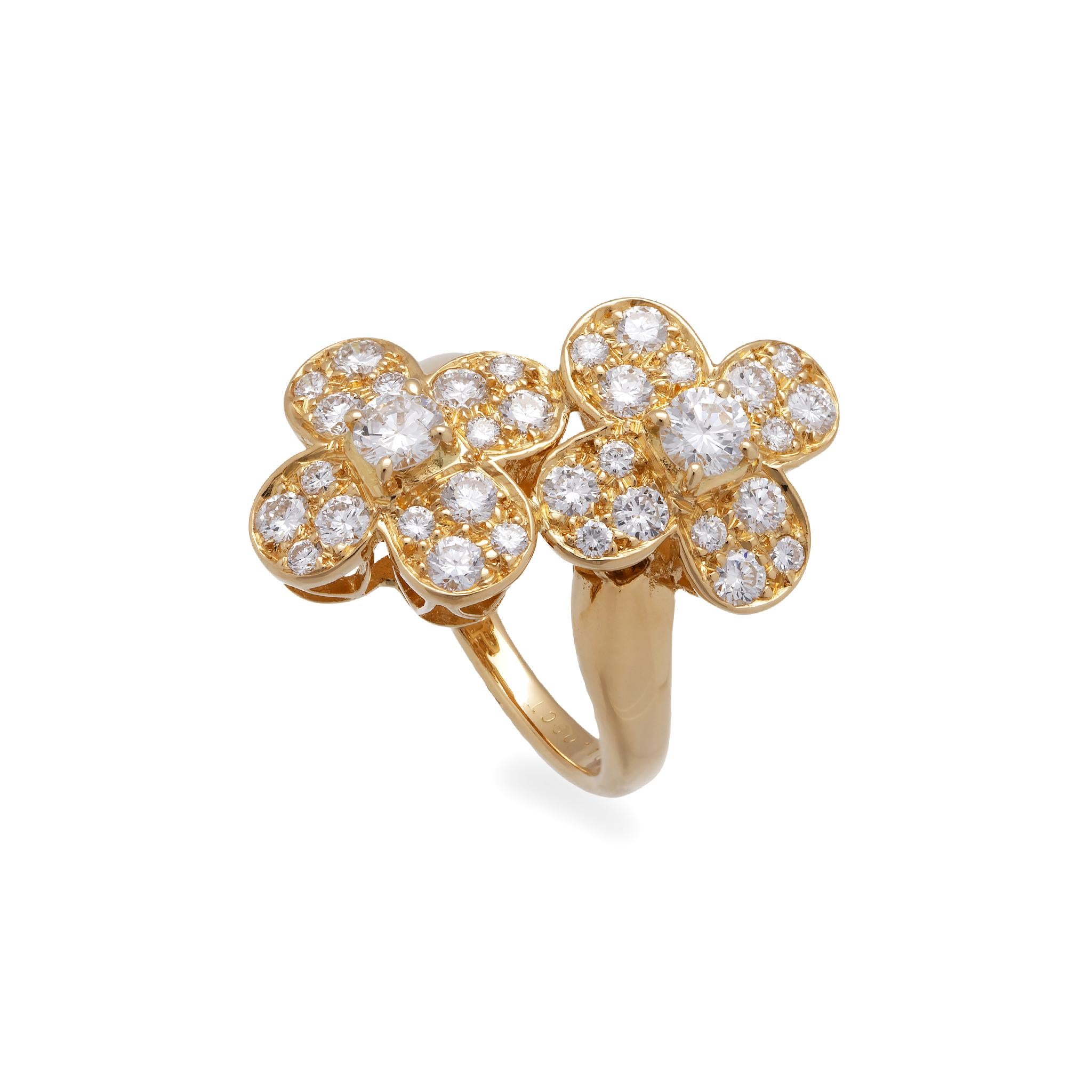 Women's Van Cleef & Arpels 18 Karat Yellow Gold Diamond Trefle Ring