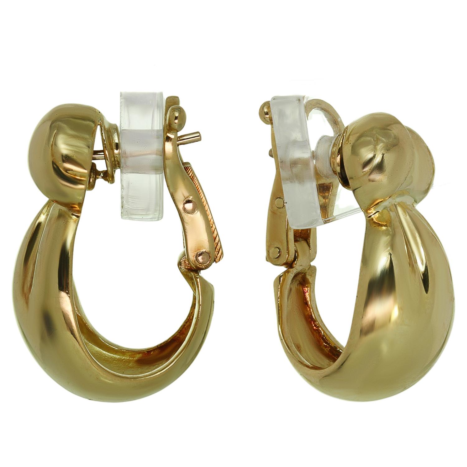 Van Cleef & Arpels 18k Yellow Gold Domed Earrings In Excellent Condition For Sale In New York, NY