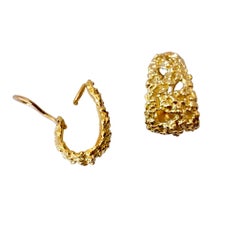 Signed Van Cleef & Arpels 18 Karat Yellow Gold Earrings