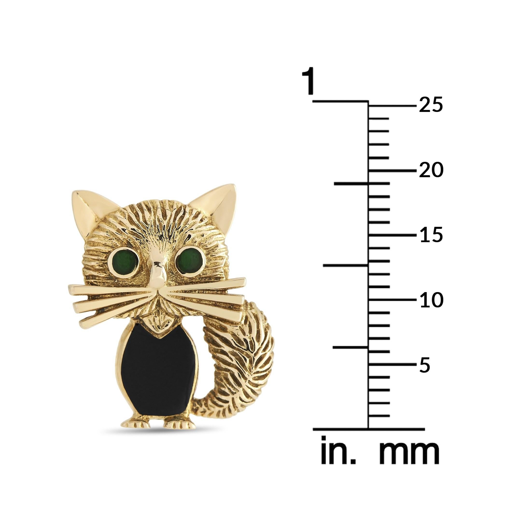 Van Cleef & Arpels: 18 Karat Gelbgold Smaragd und Emaille Katzenkrawattenanstecker im Zustand „Hervorragend“ in Southampton, PA