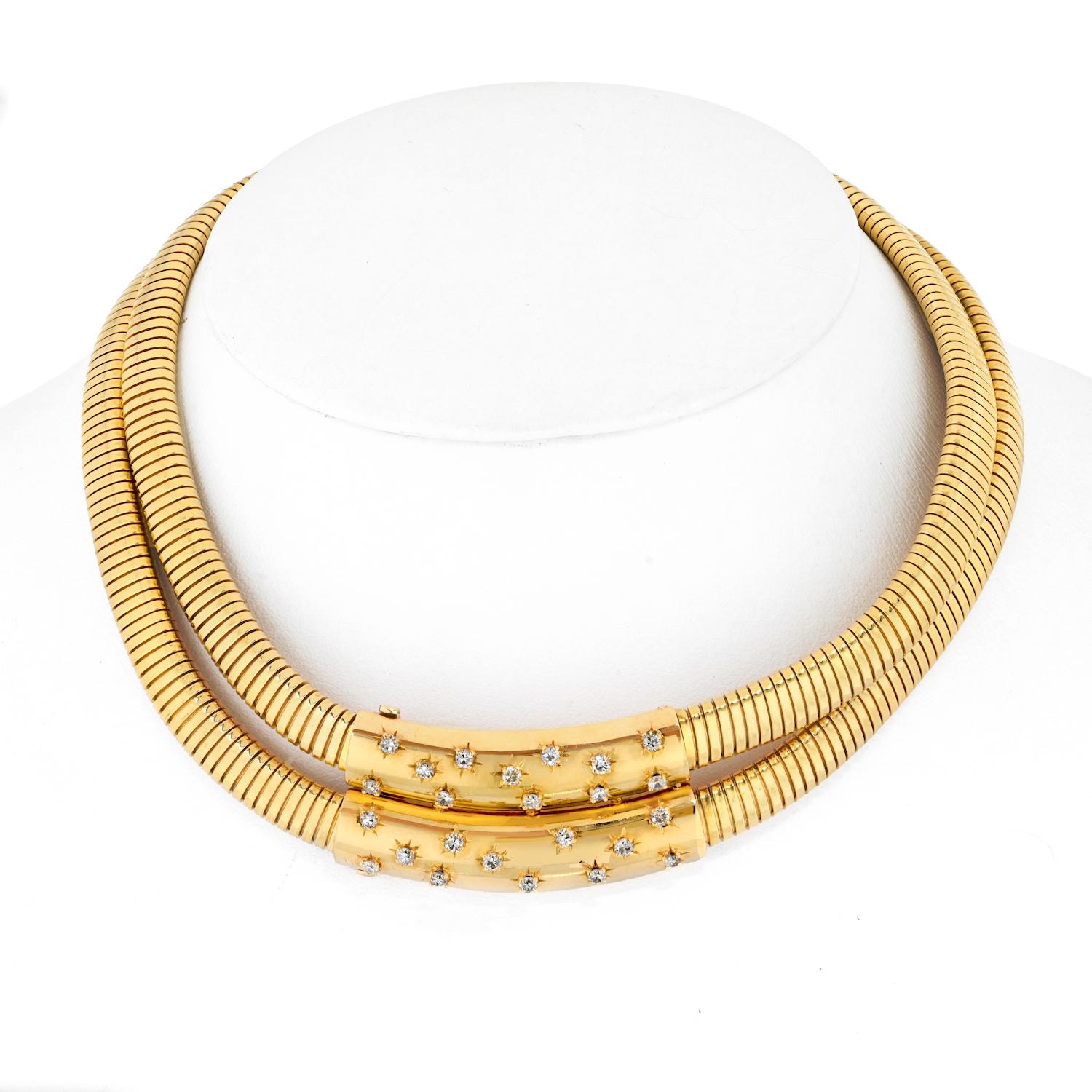 Elevate your elegance with the Van Cleef & Arpels Passe-Partout Necklace, a true masterpiece from the 1940s.

This spectacular piece features a flexible chain design, meticulously crafted in 18k yellow gold. It creates a captivating visual effect as