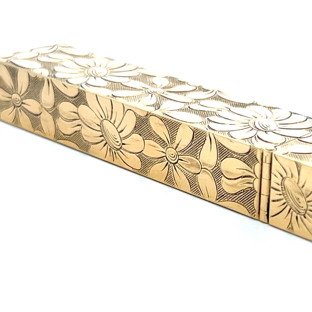 Van Cleef & Arpels 18K Yellow Gold Floral Engraved Vintage Cigarette Lighter For Sale 6