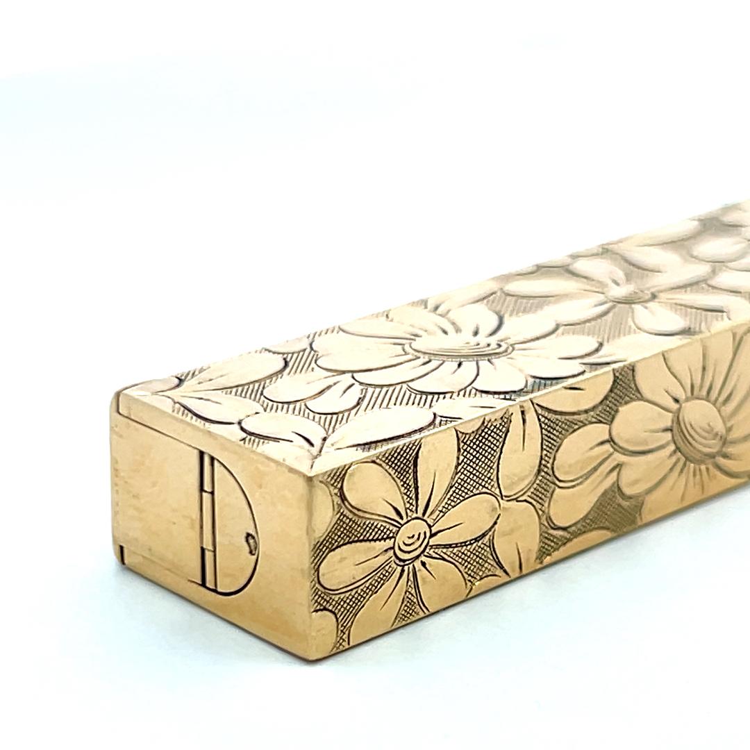 Van Cleef & Arpels 18K Yellow Gold Floral Engraved Vintage Cigarette Lighter For Sale 7