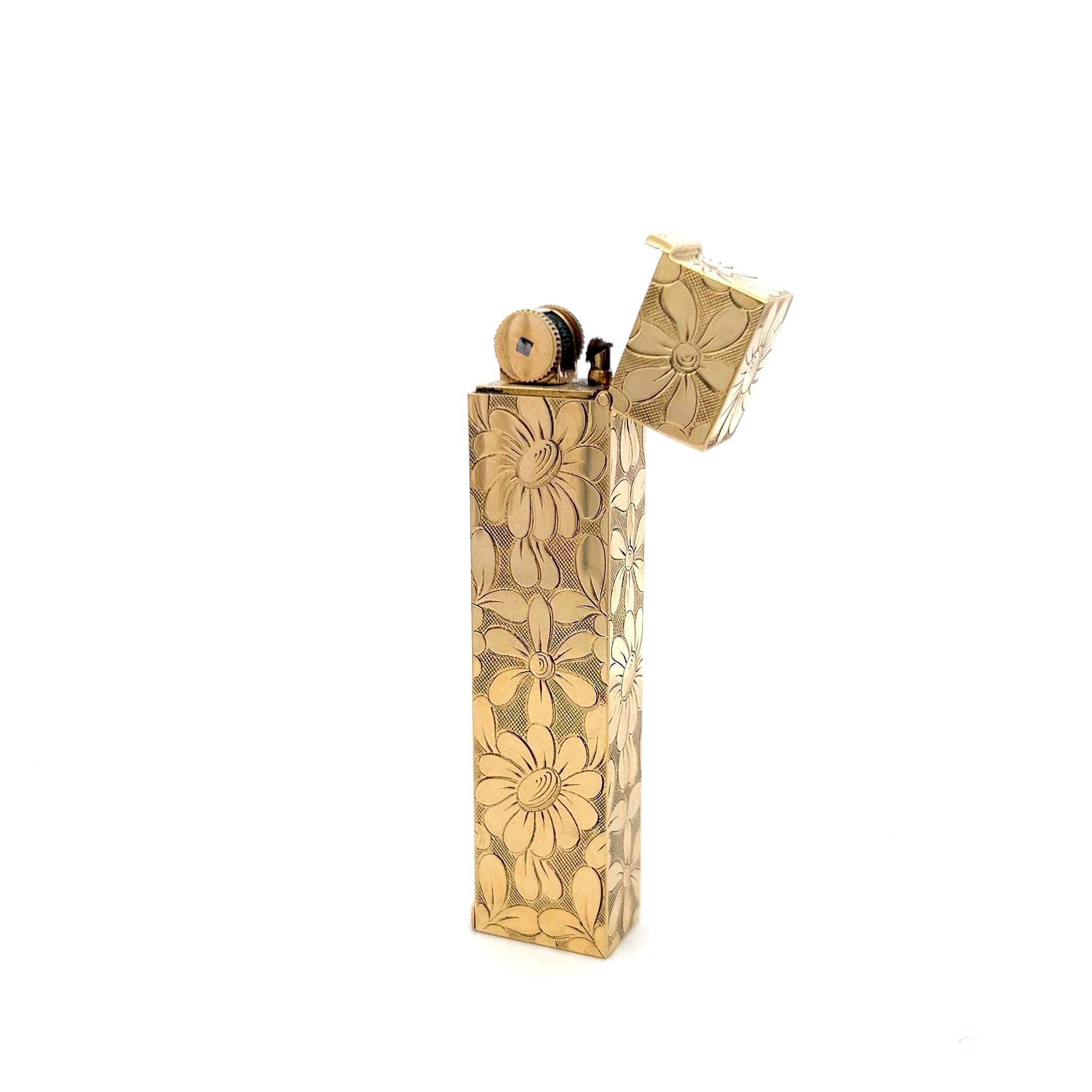 Van Cleef & Arpels 18K Yellow Gold Floral Engraved Vintage Cigarette Lighter In Good Condition For Sale In New York, NY