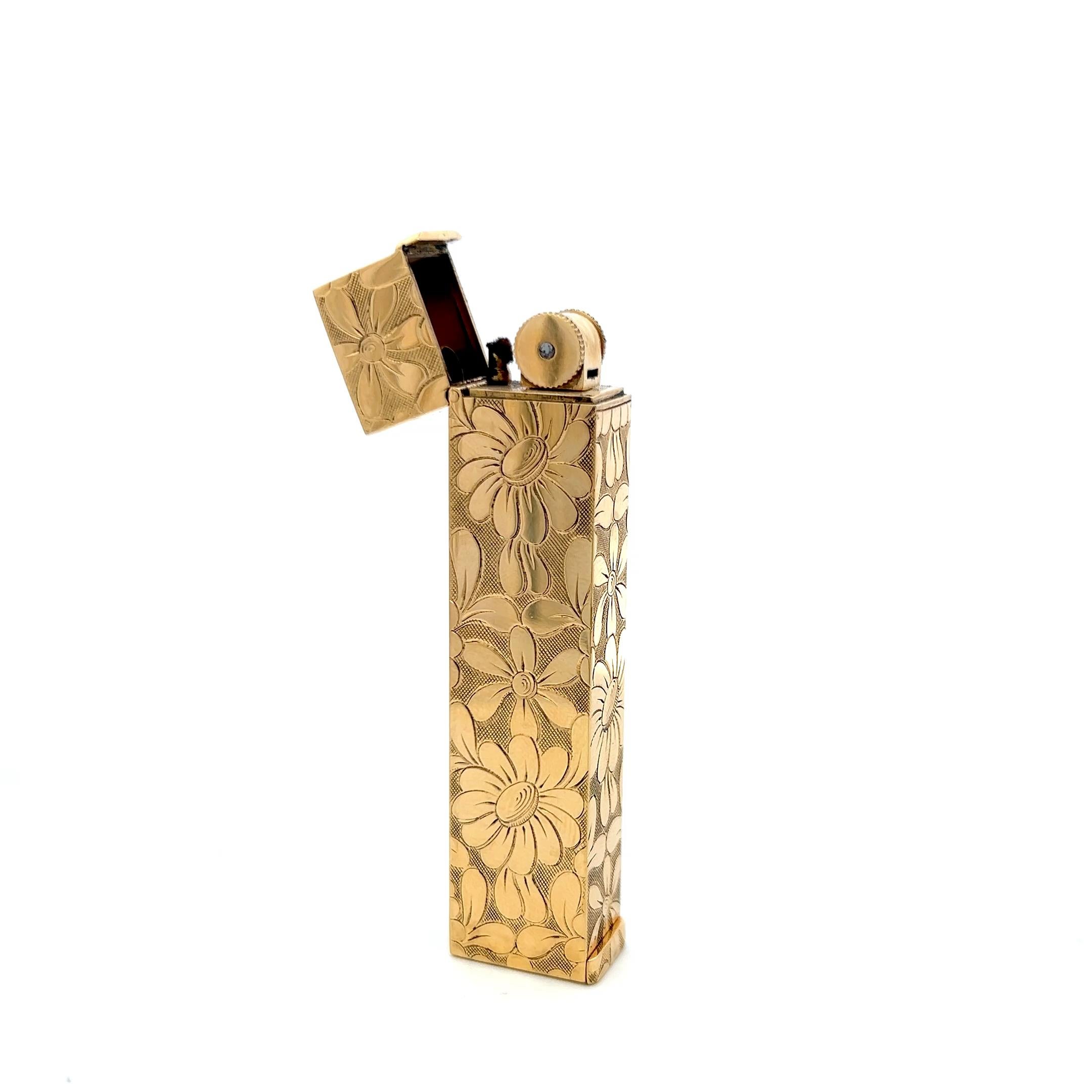Van Cleef & Arpels 18K Yellow Gold Floral Engraved Vintage Cigarette Lighter For Sale 1