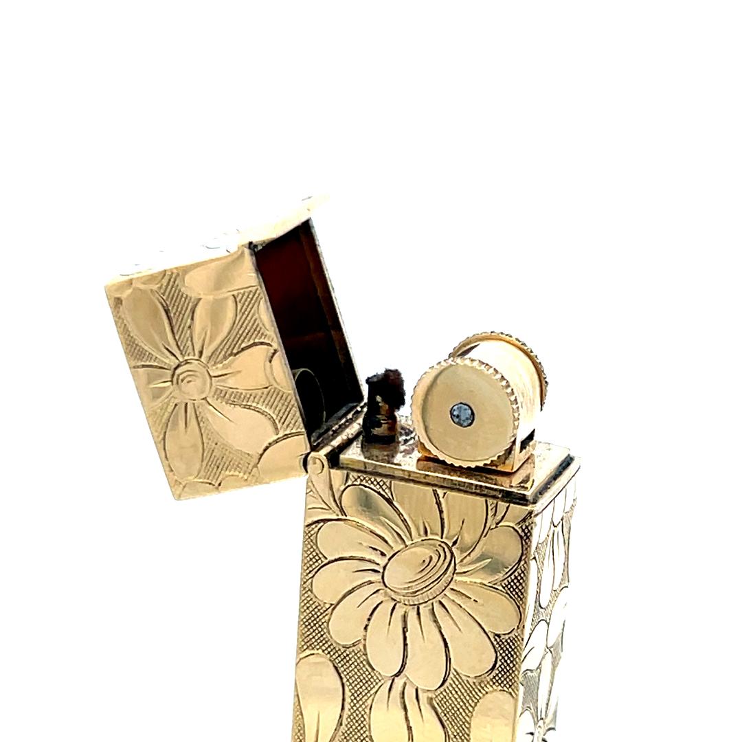 Van Cleef & Arpels 18K Yellow Gold Floral Engraved Vintage Cigarette Lighter For Sale 2