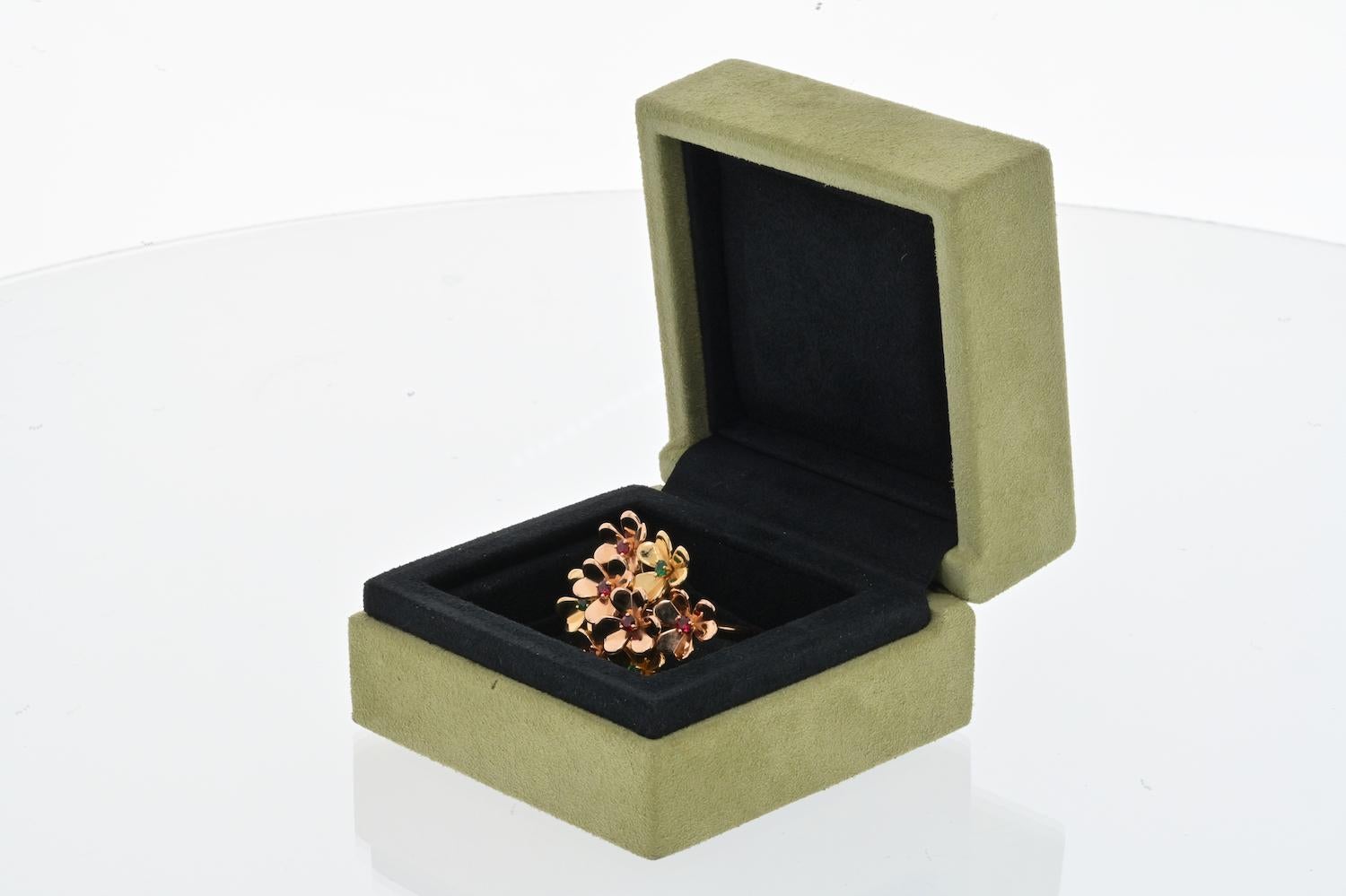 Women's Van Cleef & Arpels 18K Yellow Gold Frivole Gemstone Ring For Sale