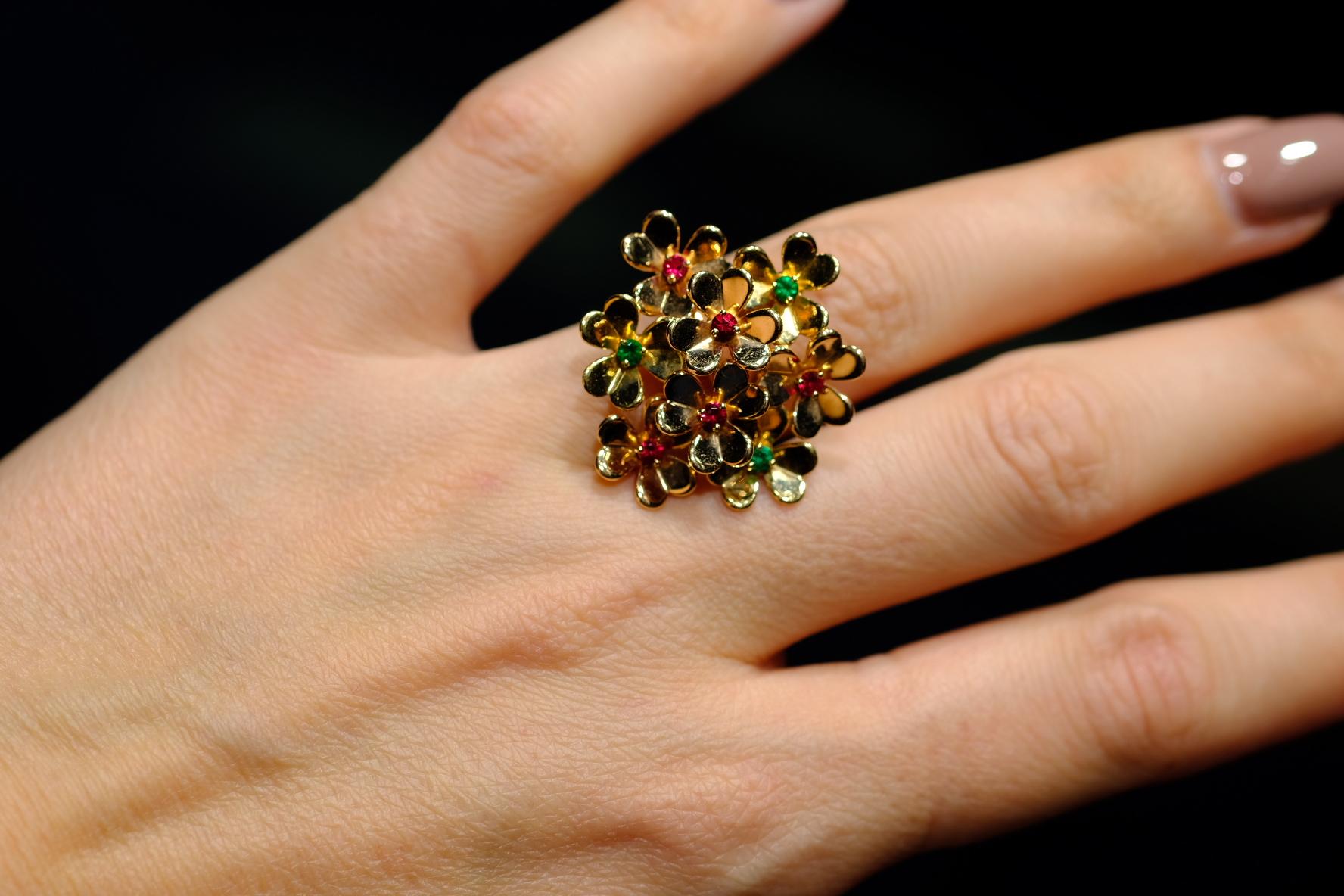 Van Cleef & Arpels 18K Yellow Gold Frivole Gemstone Ring For Sale 2