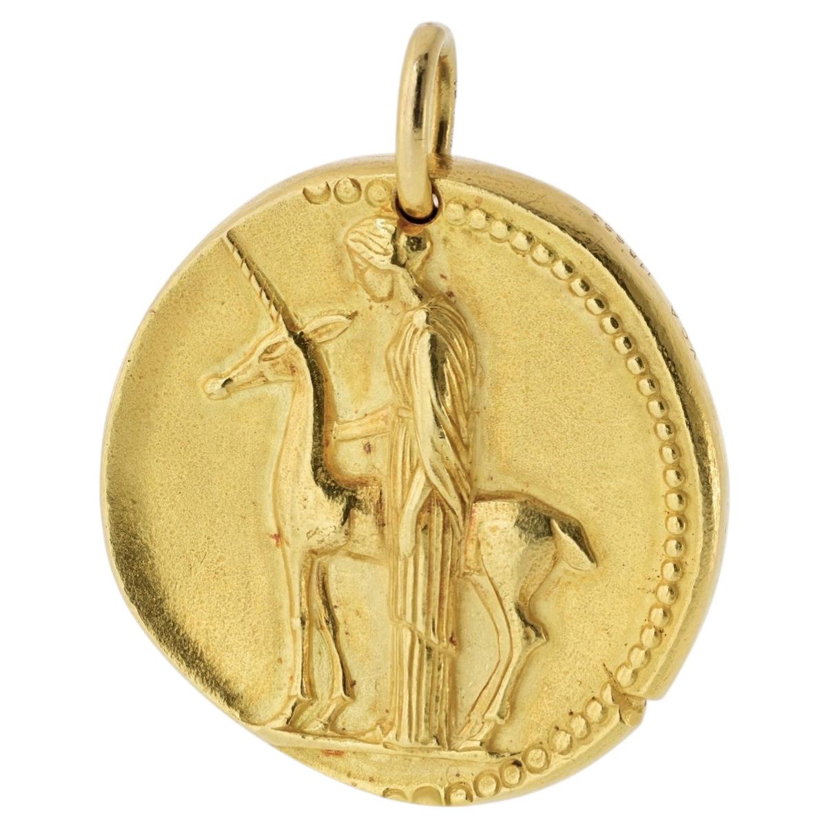 Van Cleef & Arpels 18K Yellow Gold Georges L'enfant Jumbo Virgo Zodiac Pendant For Sale