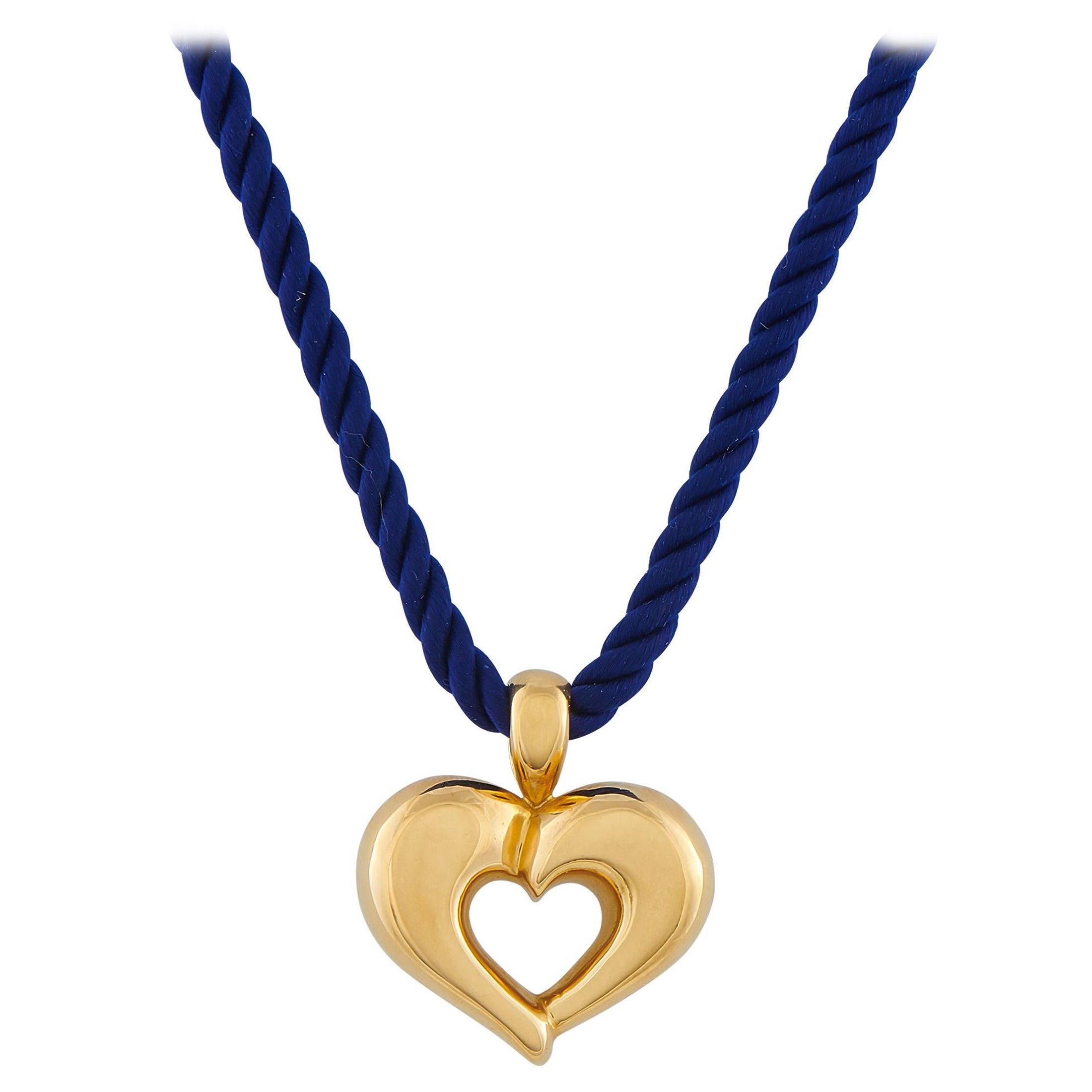 Van Cleef 
Arpels 18K Yellow Gold Heart Necklace VC09-110725 For Sale
