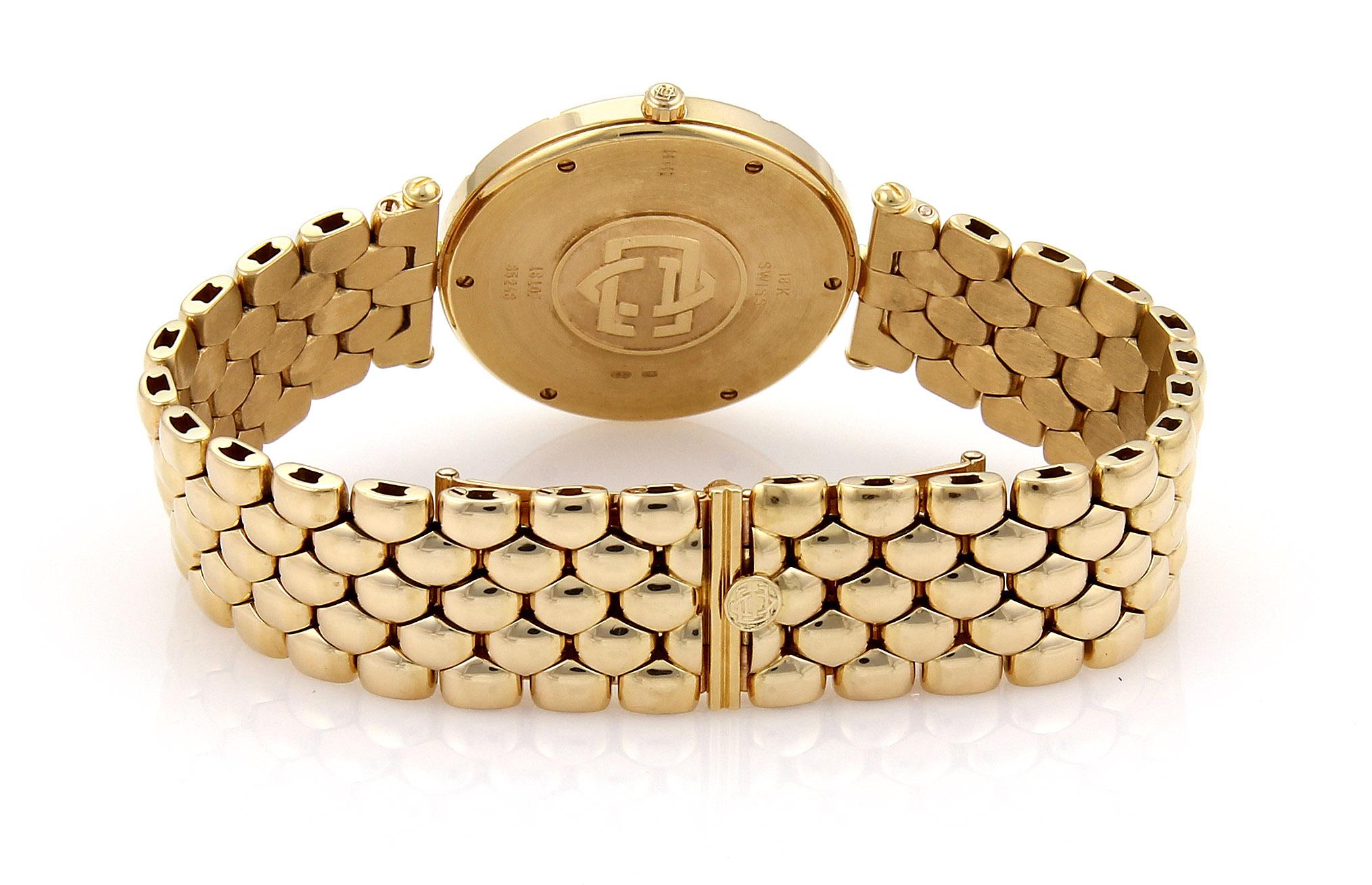 Modern Van Cleef & Arpels 18k Yellow Gold Ladies Wrist Watch Quartz 13107