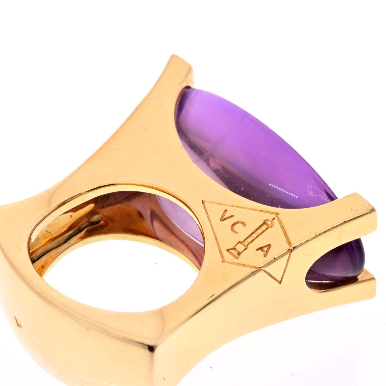 Cabochon Van Cleef & Arpels 18K Yellow Gold Large Amethyst Ring