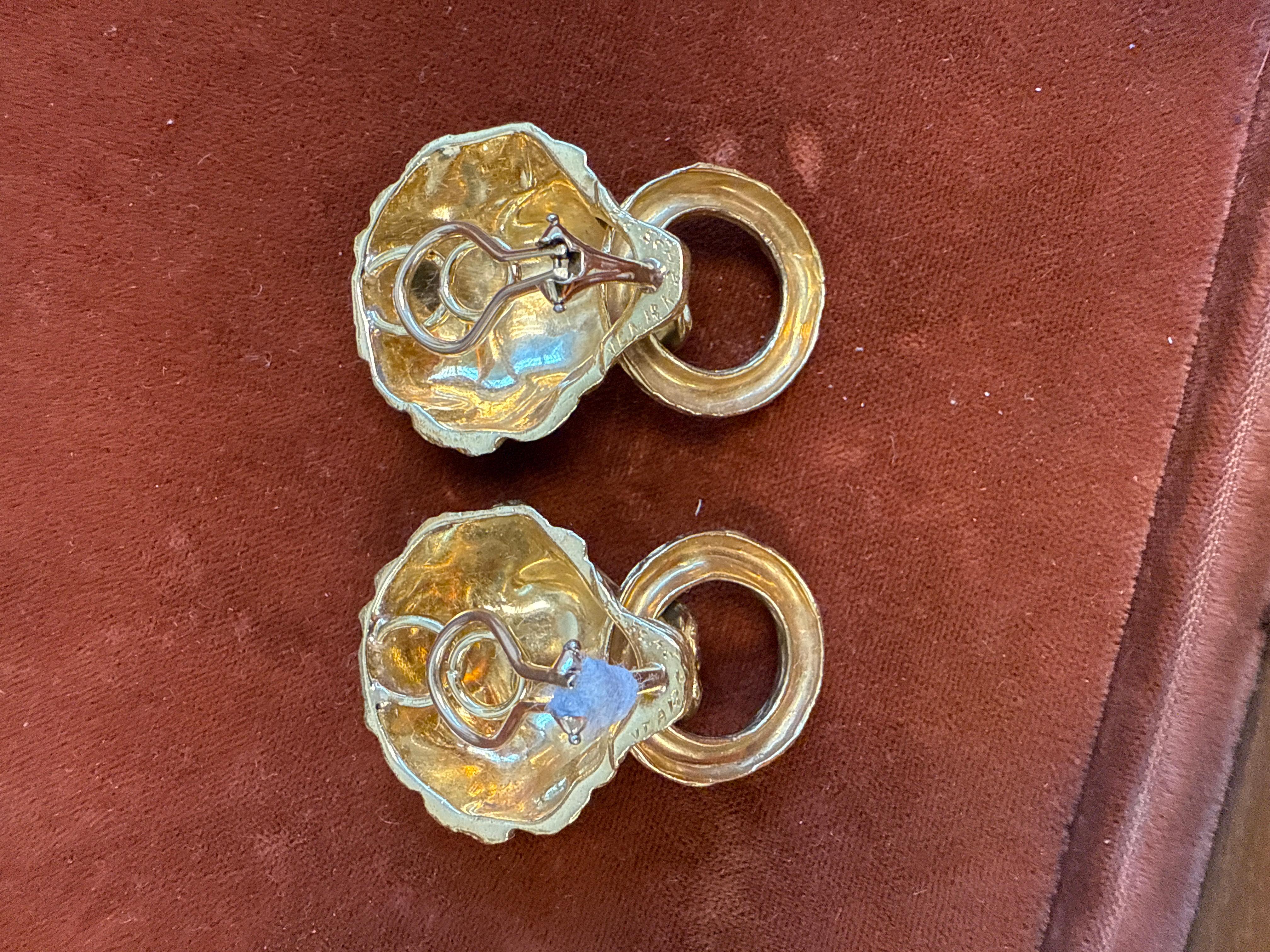 VAN CLEEF & ARPELS 18K Yellow Gold Lion Door Knocker Earrings w/Box Vintage 1970 In Excellent Condition For Sale In Beverly Hills, CA
