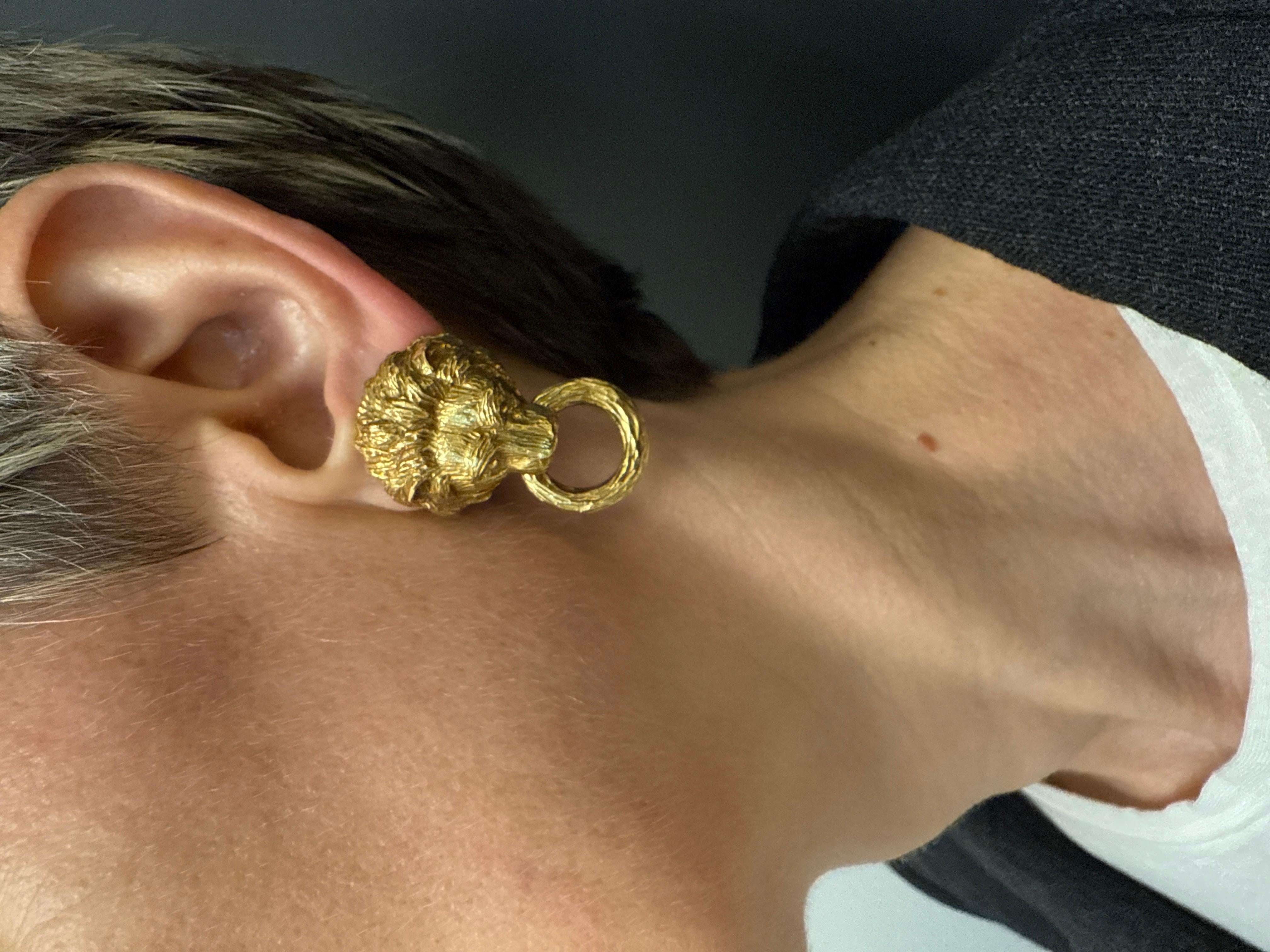 Women's or Men's VAN CLEEF & ARPELS 18K Yellow Gold Lion Door Knocker Earrings w/Box Vintage 1970 For Sale