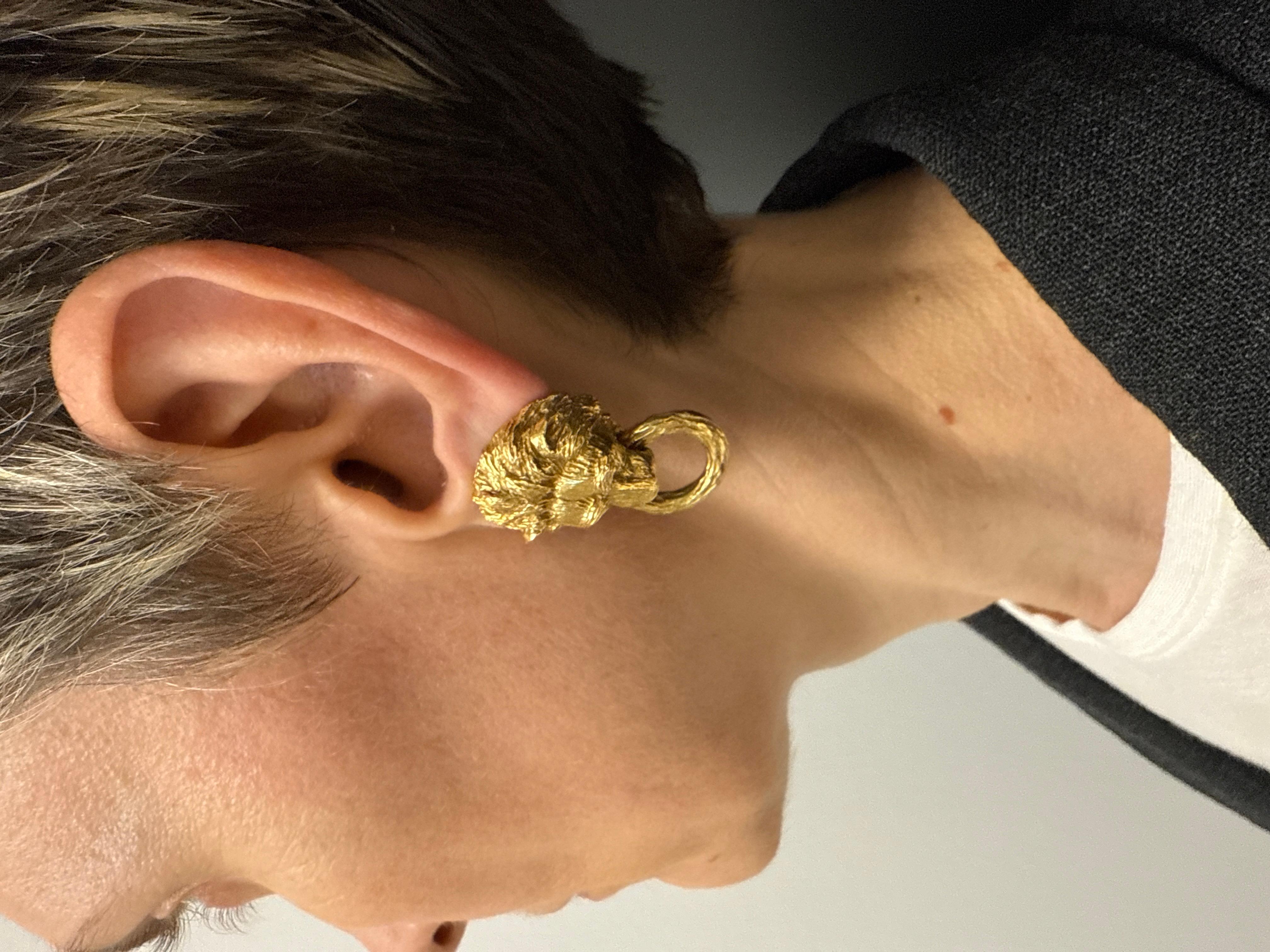 VAN CLEEF & ARPELS 18K Yellow Gold Lion Door Knocker Earrings w/Box Vintage 1970 For Sale 2