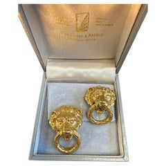 VAN CLEEF & ARPELS Boucles d'oreilles Knocker de porte lion en or jaune 18 carats avec boîte vintage 1970
