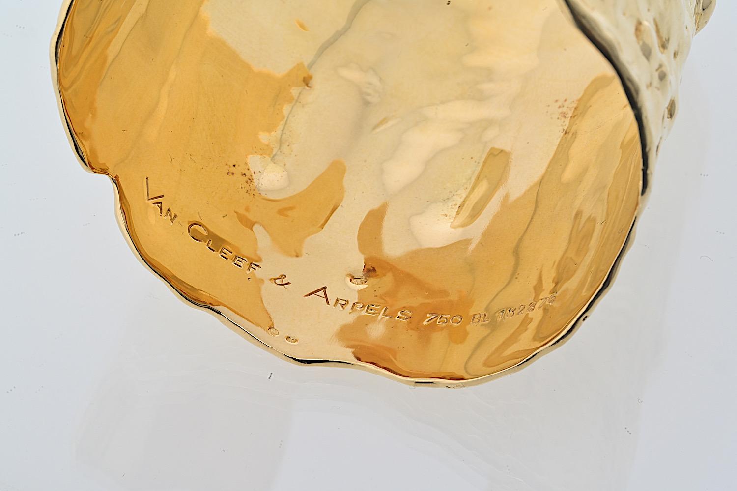 Van Cleef & Arpels 18K Yellow Gold Manchette Hammered Cuff Bracelet In Excellent Condition For Sale In New York, NY