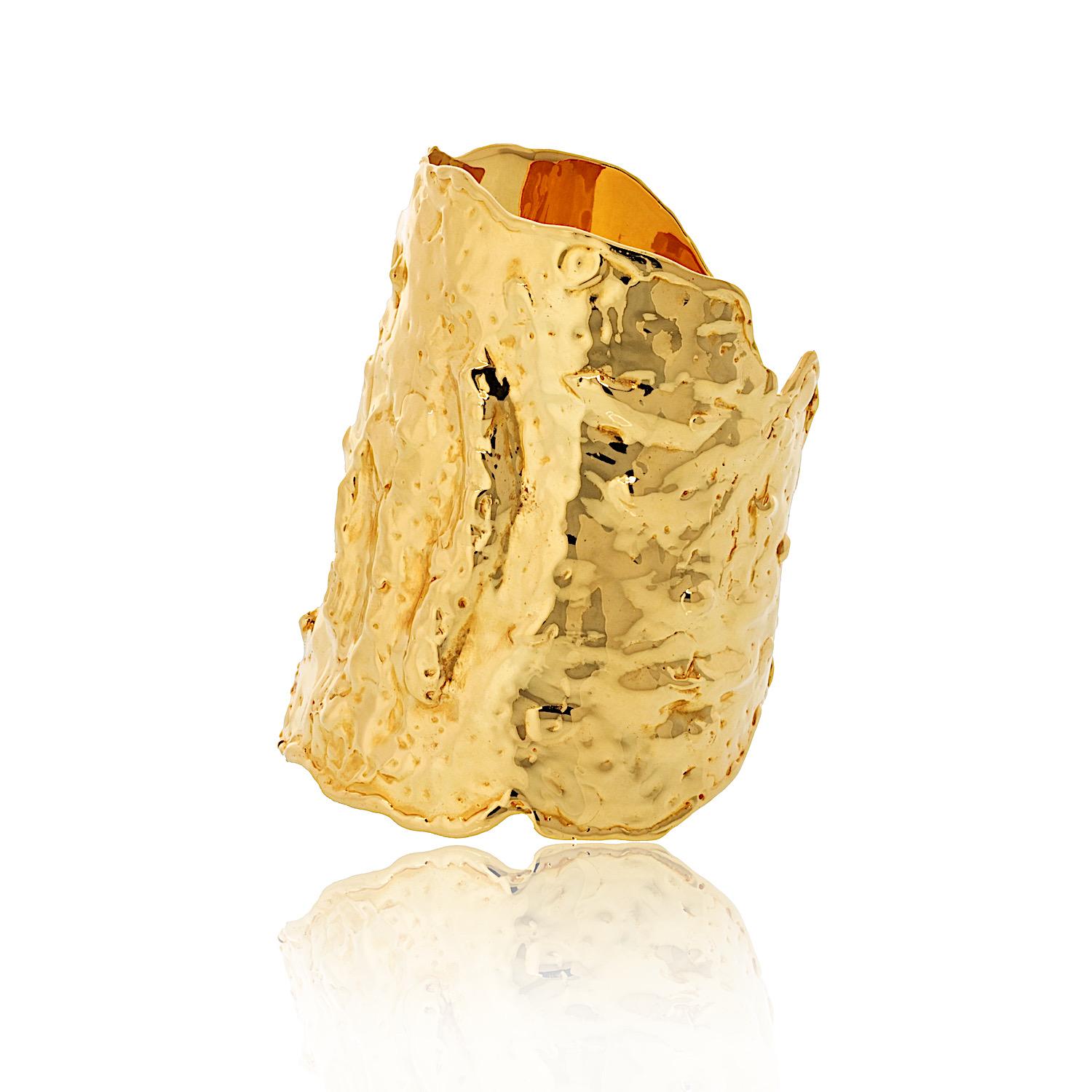 Women's Van Cleef & Arpels 18K Yellow Gold Manchette Hammered Cuff Bracelet For Sale