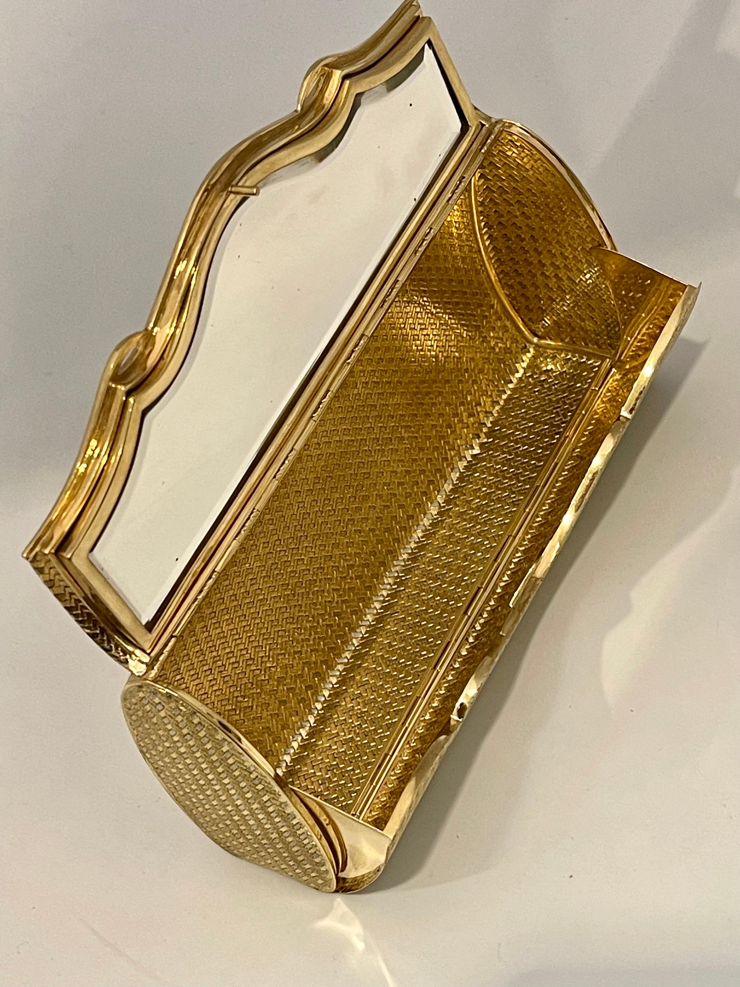 Van Cleef & Arpels 18K Yellow Gold Mesh Clutch Handbag with Mirror Inside, Rare For Sale 1