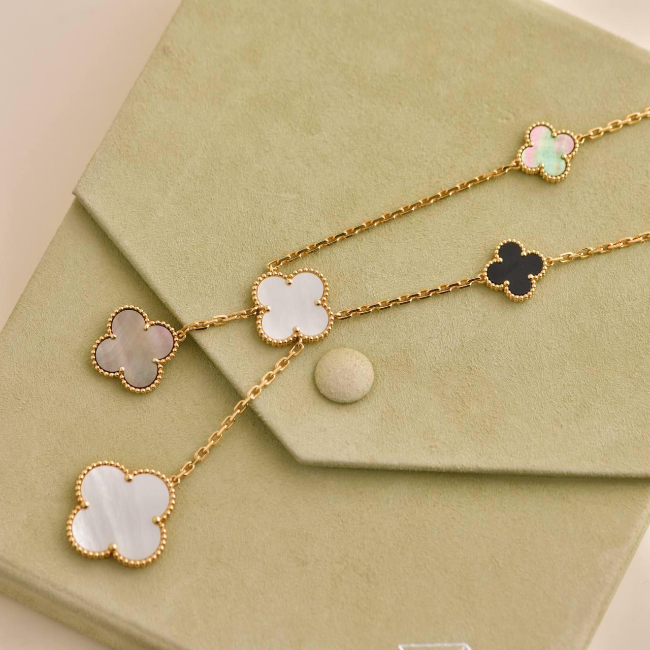 Van Cleef Arpels 18 Karat Gelbgold Perlmutt Onyx Magic Alhambra Halskette (Ungeschliffen)