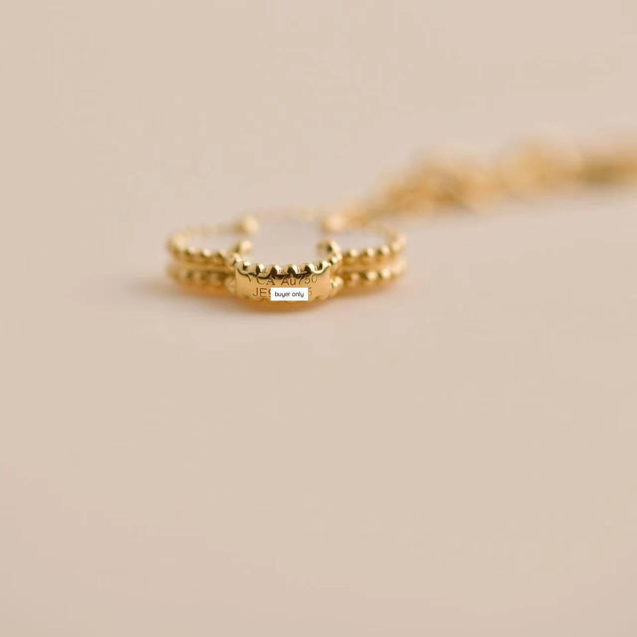 Van Cleef Arpels 18 Karat Gelbgold Perlmutt Onyx Magic Alhambra Halskette 1