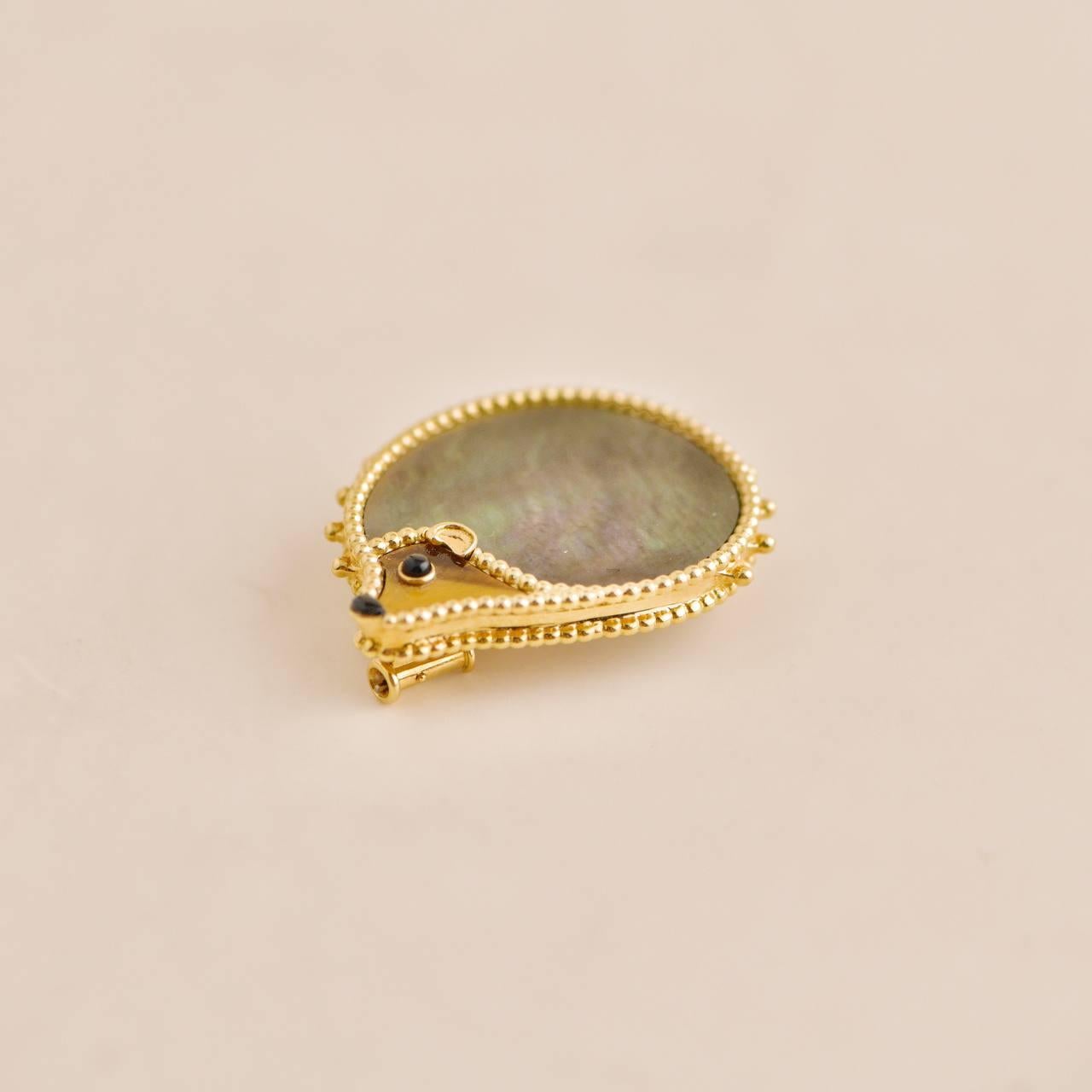 SKU	CT-2510
Comes With	Pouch Only
Date	2017
RRP 	£6,150 Inc taxes / $ 6,550 Excl taxes / 7,150€ Incl taxes
Model	VCARP2AZ00
Serial Number	JA******
Metal	18k Yellow Gold
Stones	Onyx, Mother of Pearl, Tiger's Eye
Weight	approx 9.7 g
Width	approx 3
