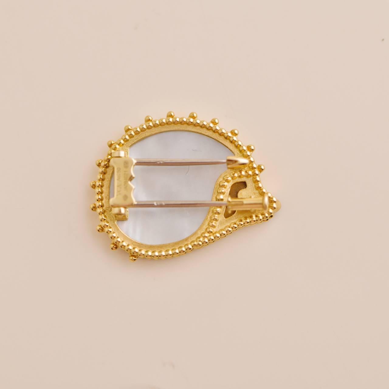 Van Cleef & Arpels 18K Yellow Gold Mother-of-Pearl Onyx Tiger Eye Lucky Animals In Excellent Condition In Banbury, GB
