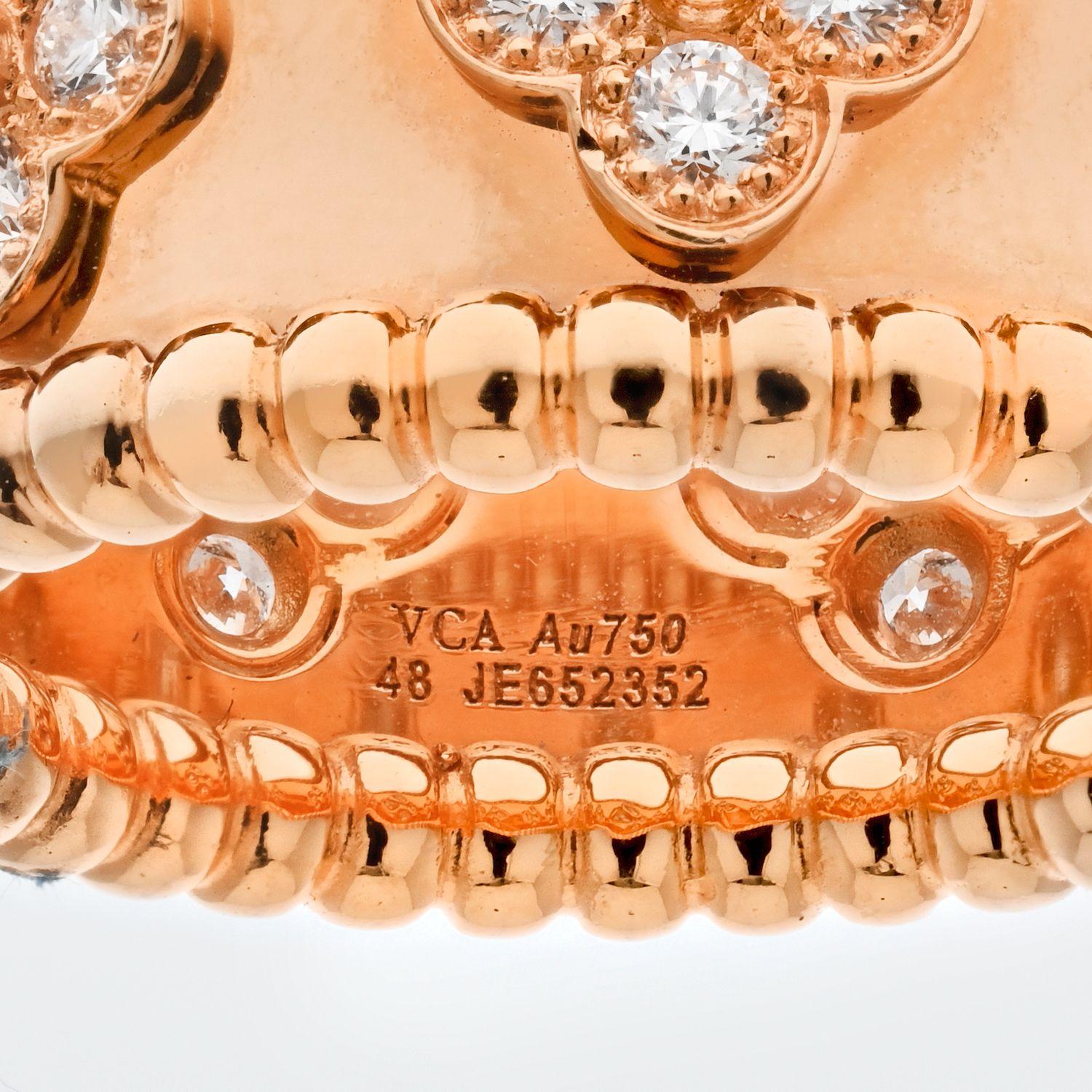 Van Cleef & Arpels: 18 Karat Gelbgold Perlee Diamantring im Zustand „Hervorragend“ im Angebot in New York, NY