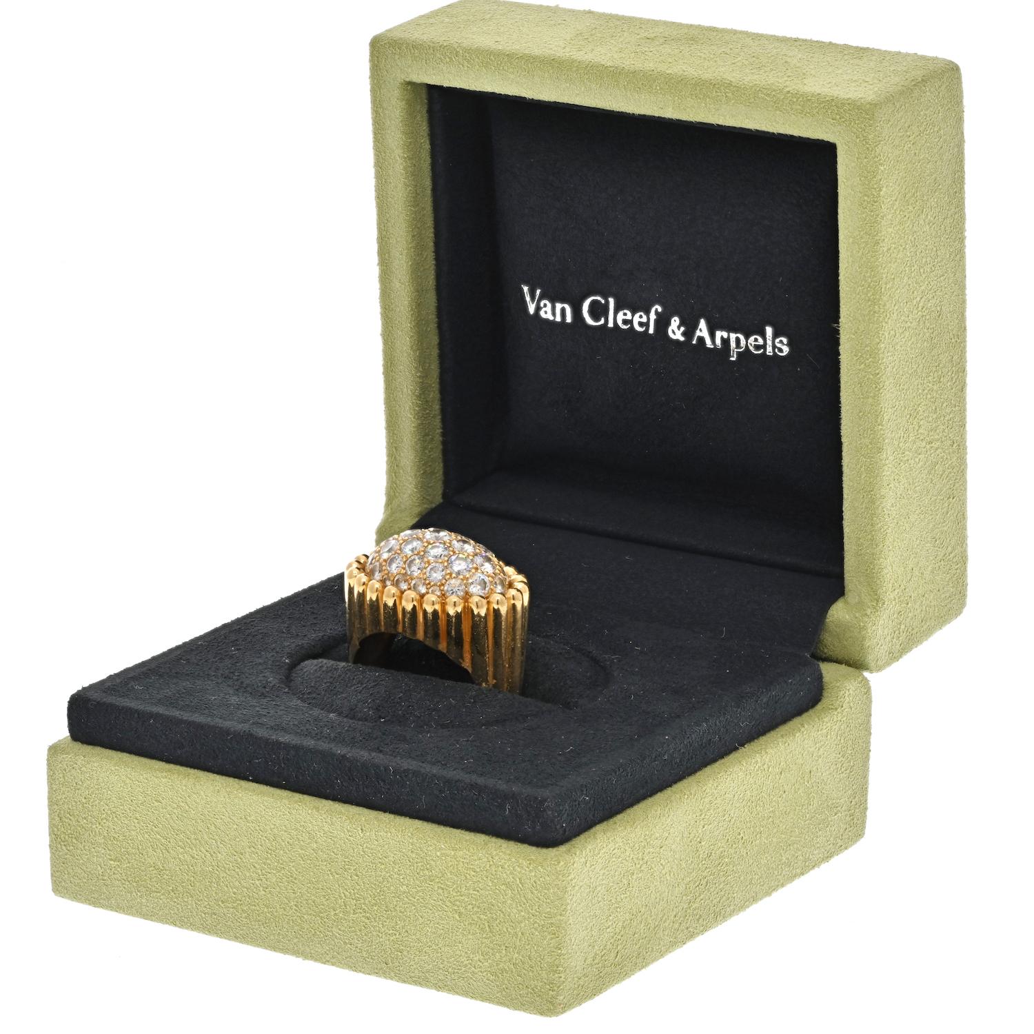 Van Cleef & Arpels 18K Yellow Gold Perlee Pave Diamond Ring In Excellent Condition In New York, NY