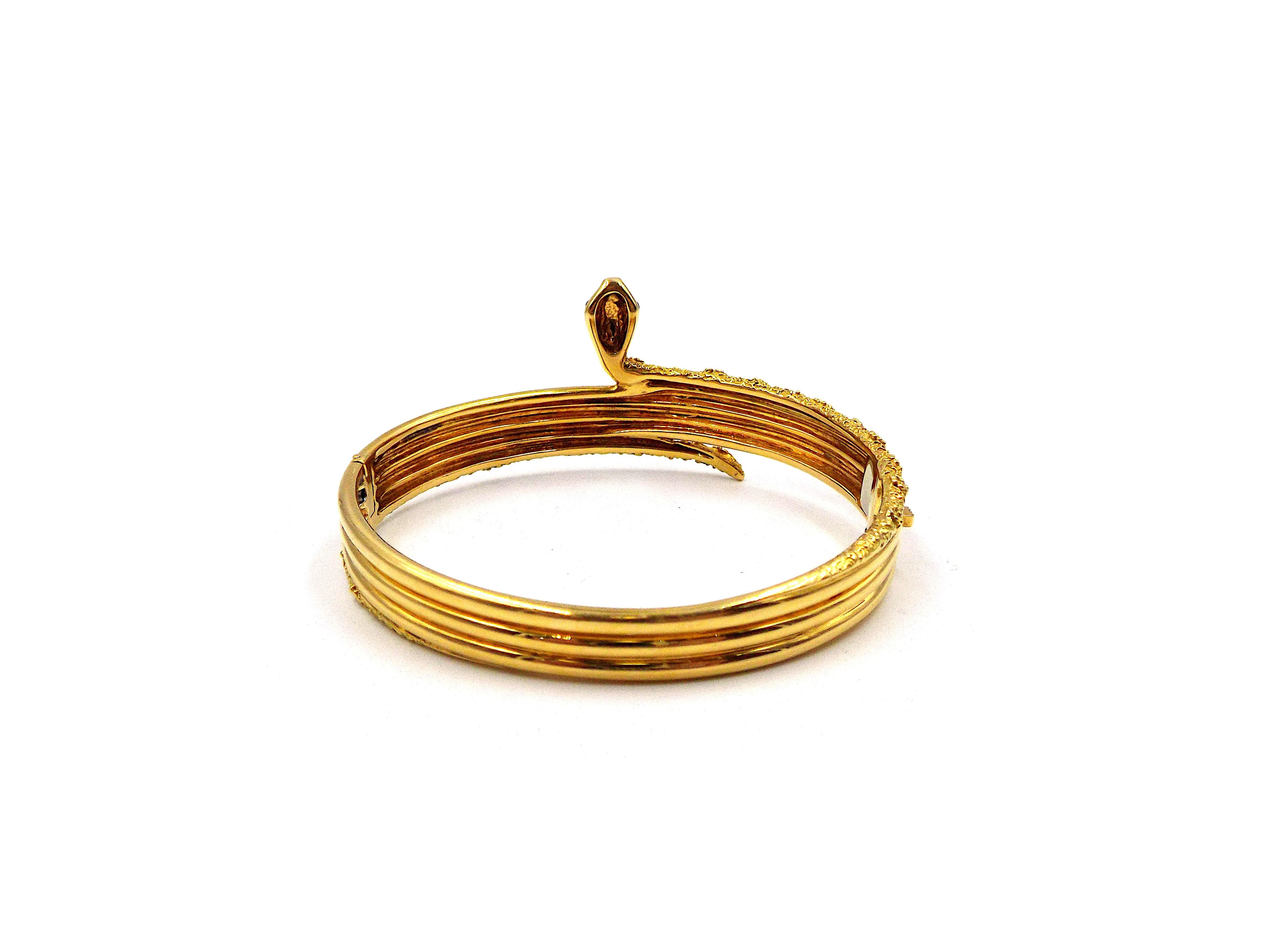 Van Cleef & Arpels Bracelet serpent en or jaune 18 carats et rubis, français Pour femmes en vente